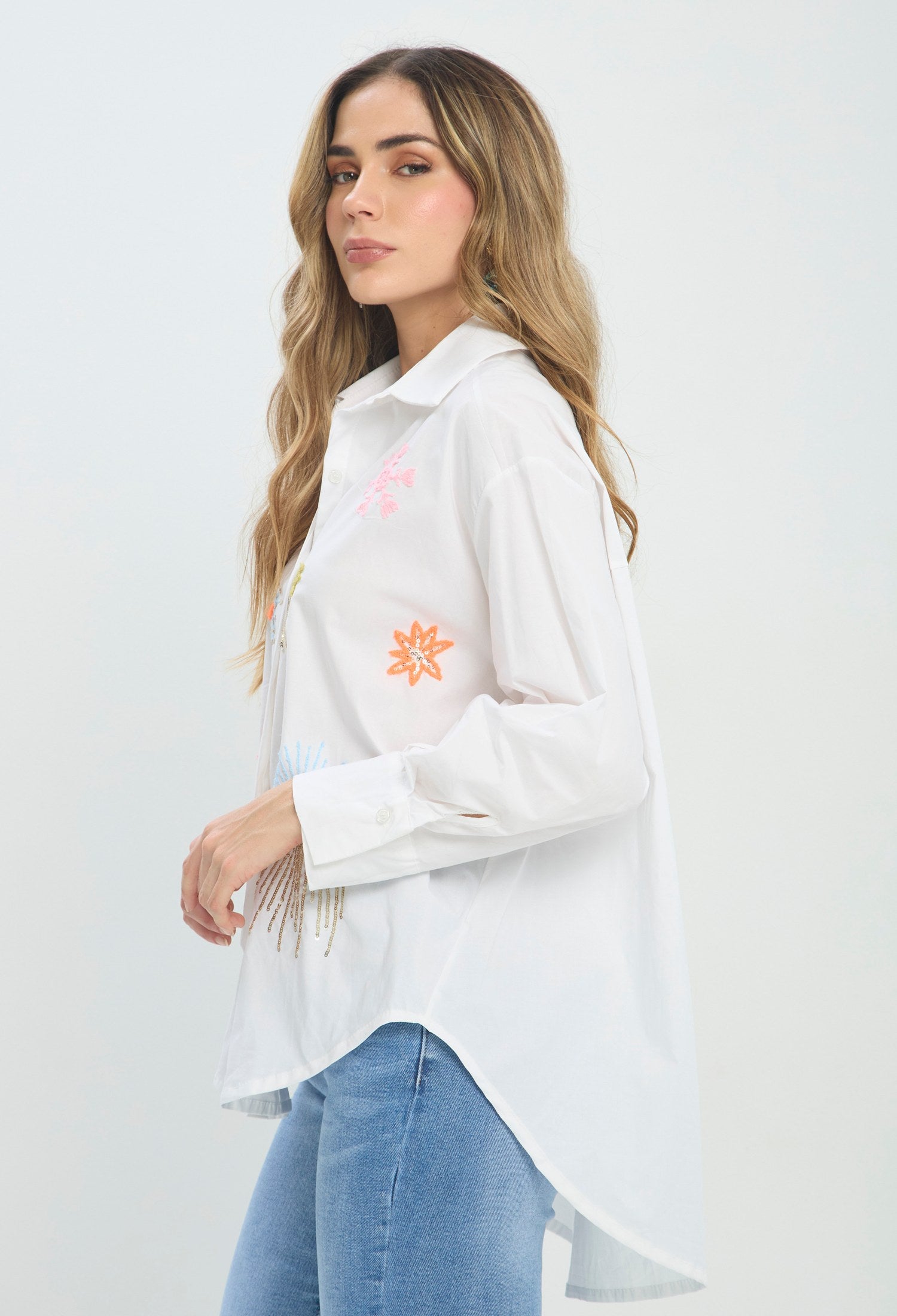 Camisa Bordado Multicolor blanco BYBLA Colombia - vista 2