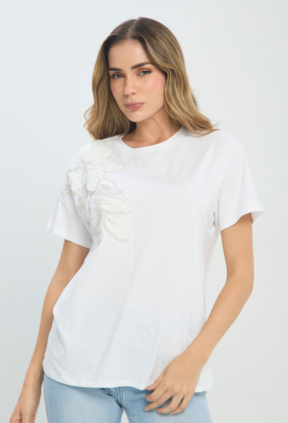 Camiseta Aplique Bordado blanco BYBLA Colombia