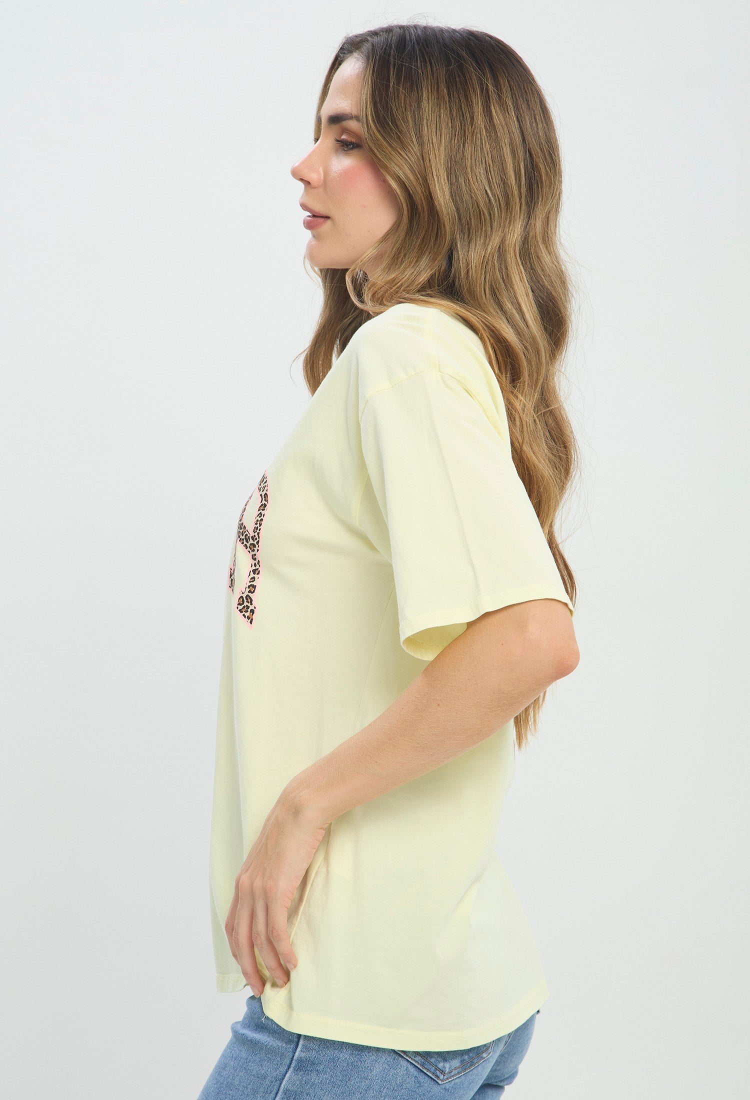 Camiseta Estampado AMOUR amarillo BYBLA Colombia - vista 2