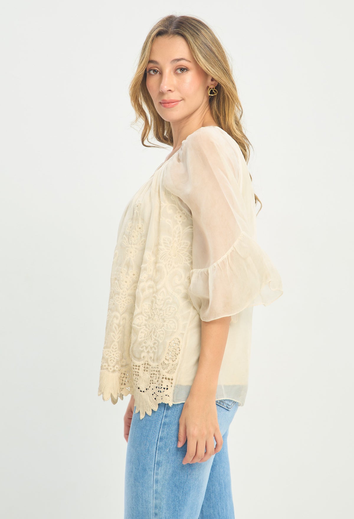 Blusa Seda Bordada Beige BYBLA - vista 2