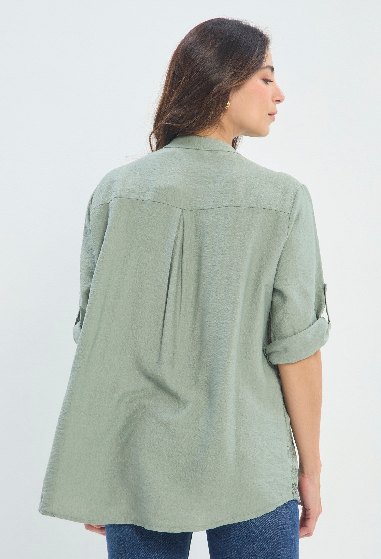 Blusa Bordada Margaritas verde salvia BYBLA - vista 3