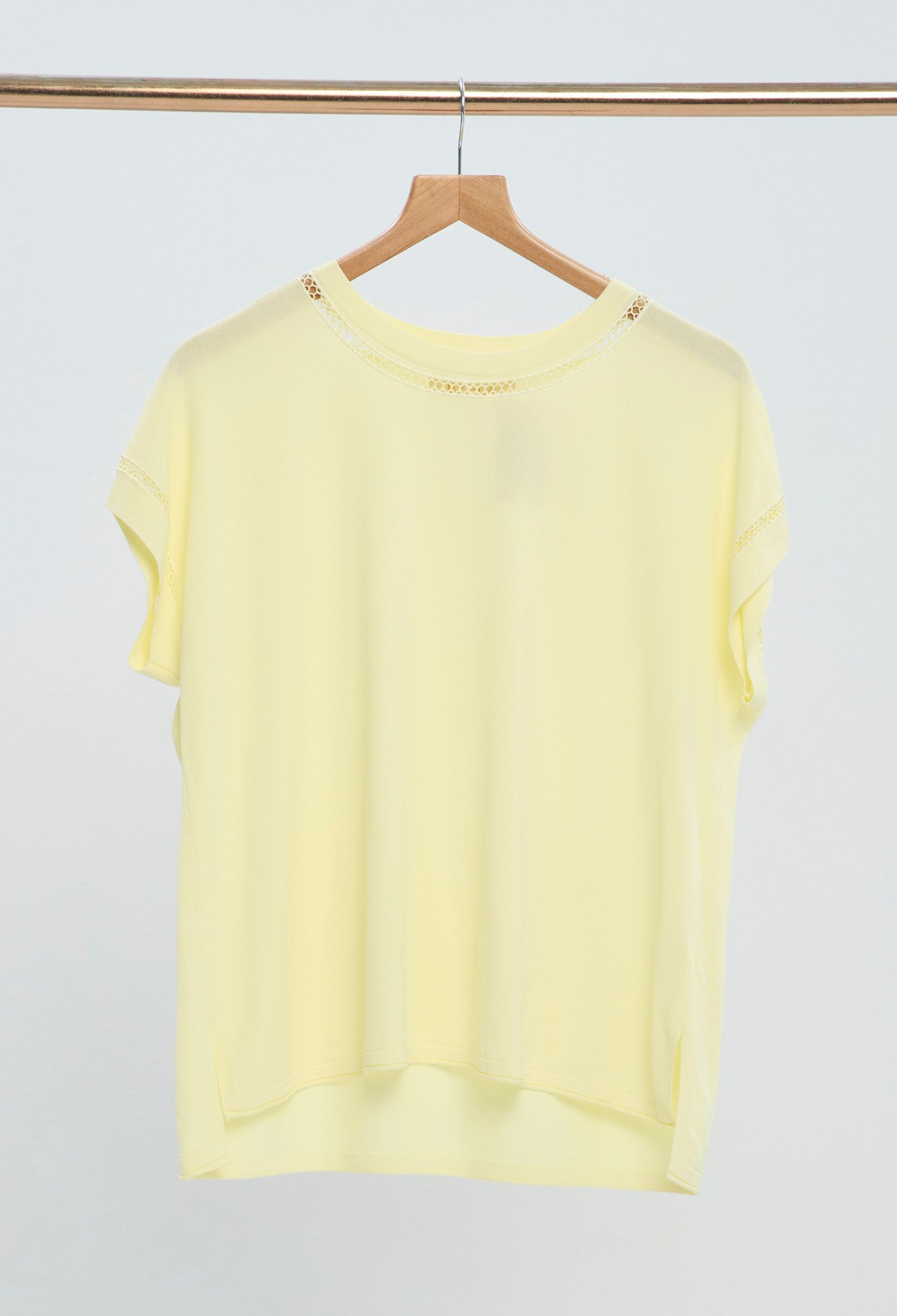 Blusa Crochet Cuello Redondo amarillo pastel BYBLA