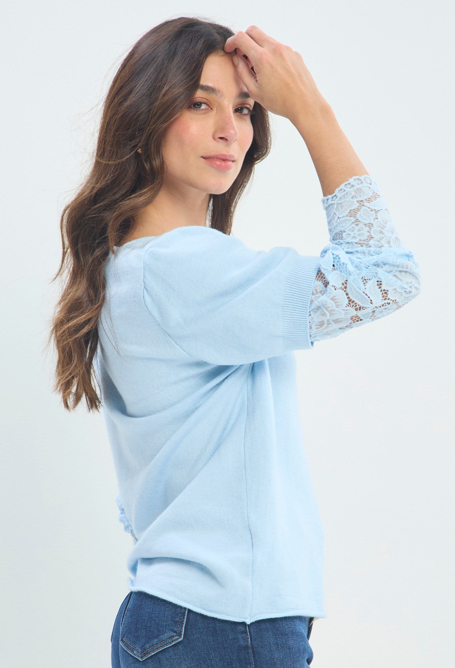 Blusa Cuello V Puños De Encaje azul celeste sale BYBLA - vista 3