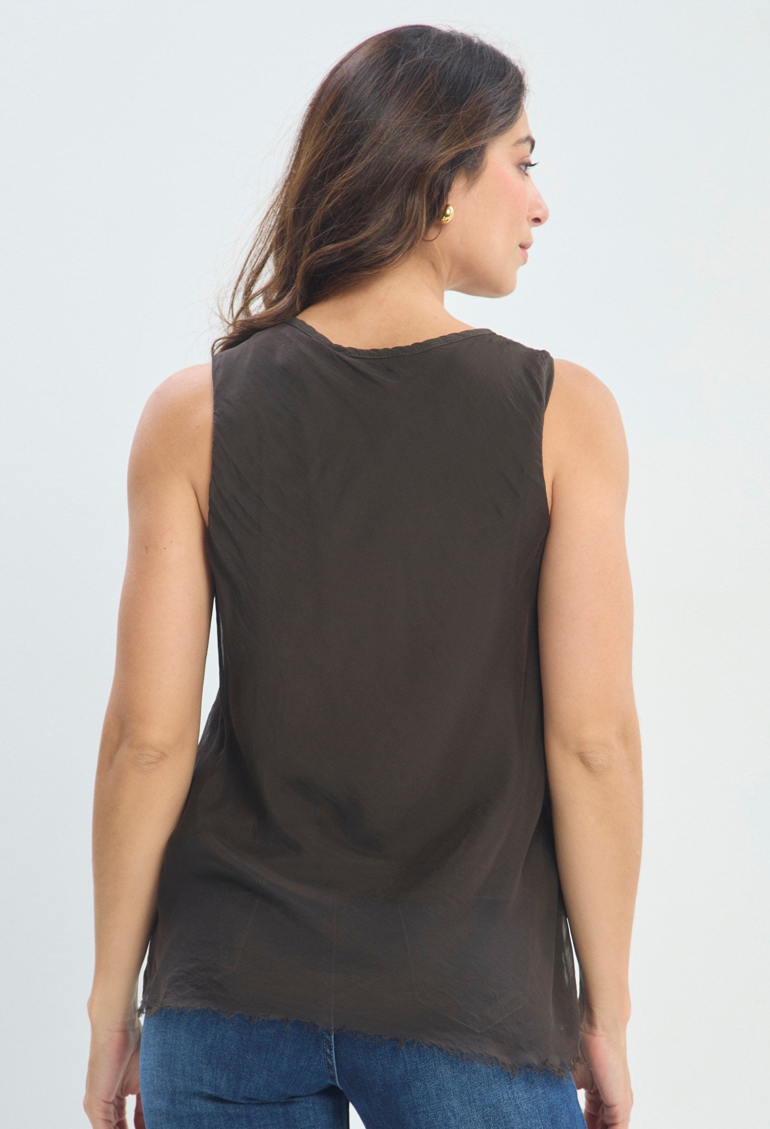 Blusa Drapeada Sin Mangas marrón chocolate BYBLA - vista 3
