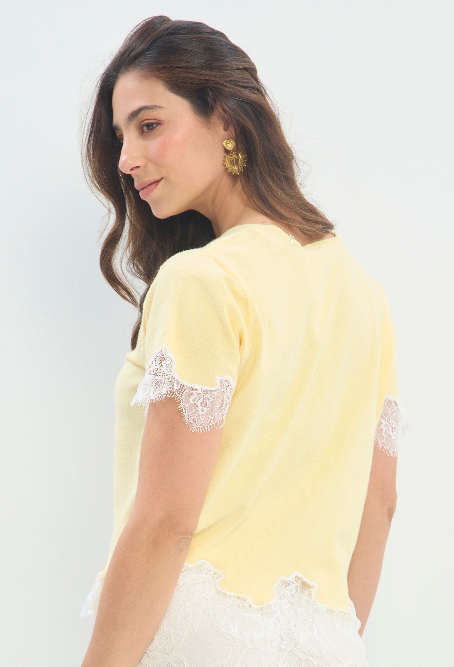 Blusa Escote V con Encaje amarillo mantequilla sale BYBLA - vista 3