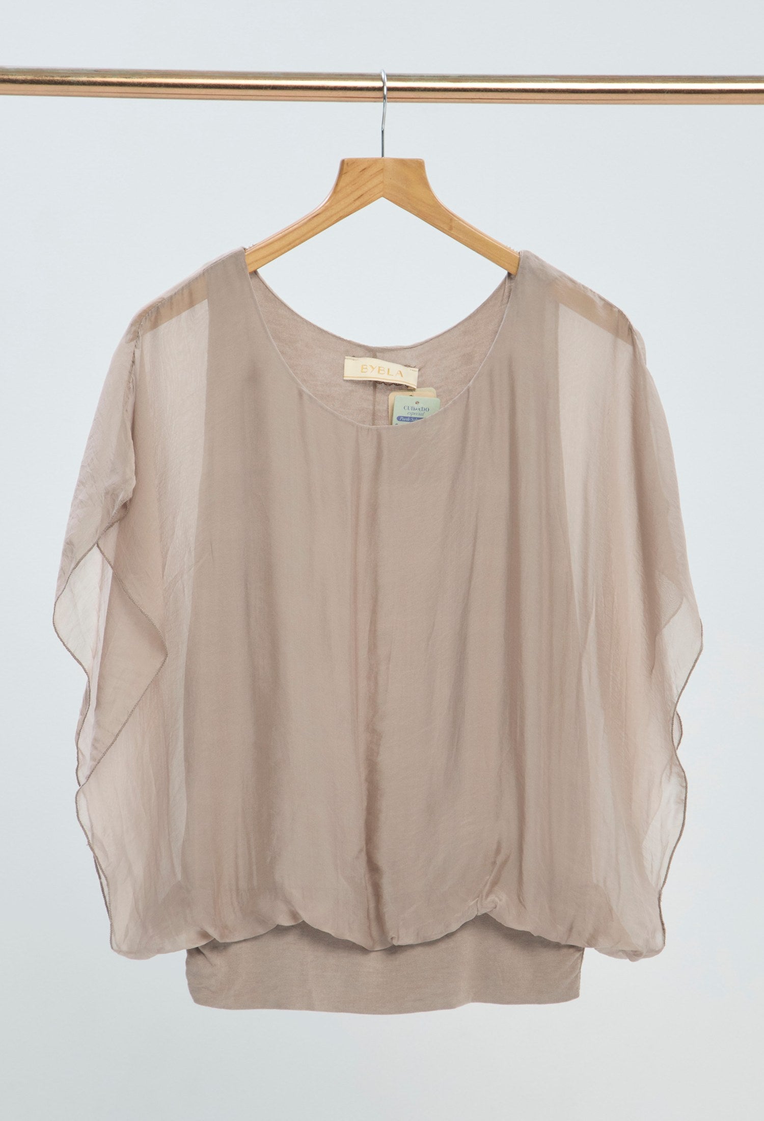 Blusa Manga Kimono Fluida marrón topo BYBLA