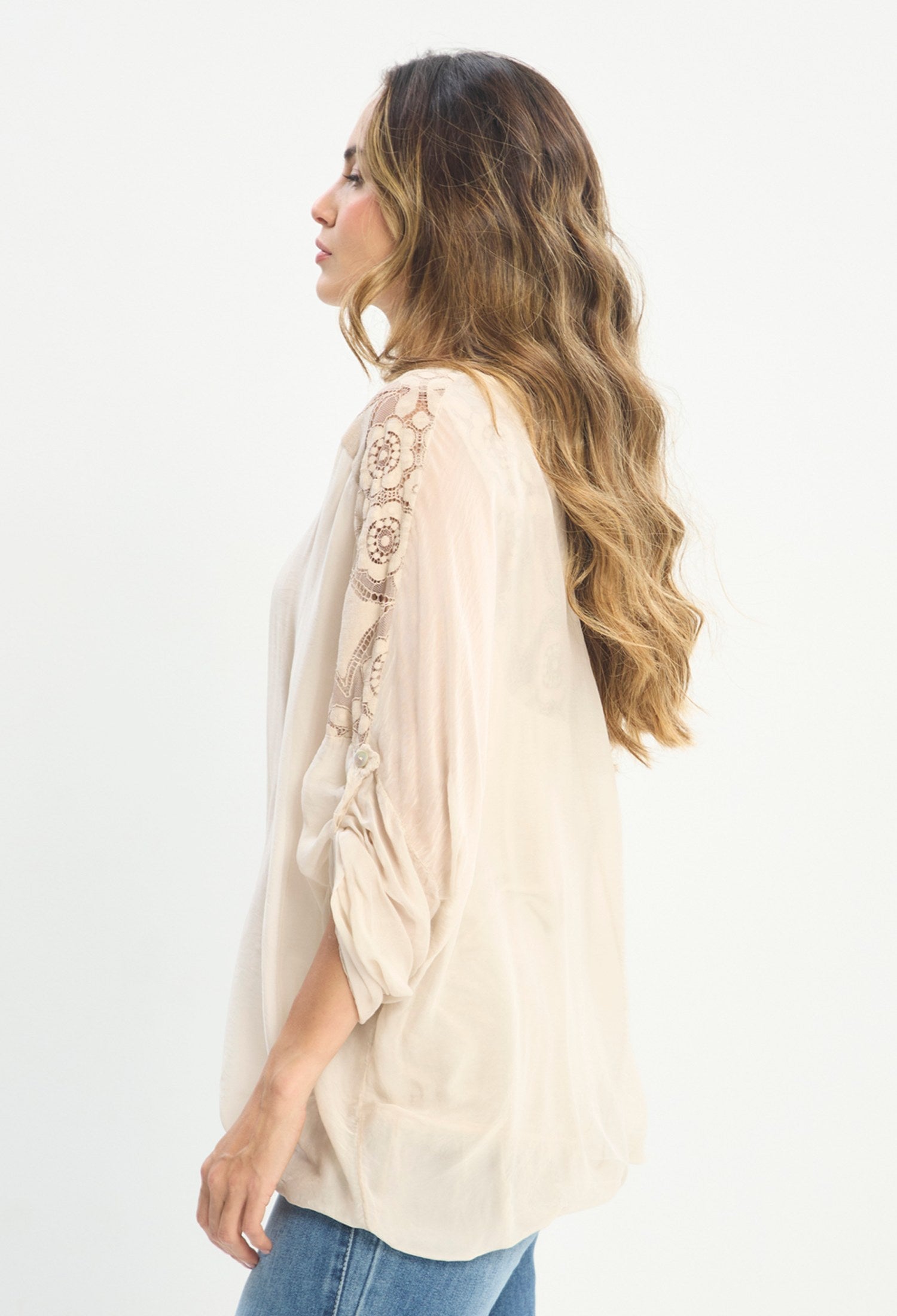 Blusa Manga Larga Beige - BYBLA outlet - vista 2