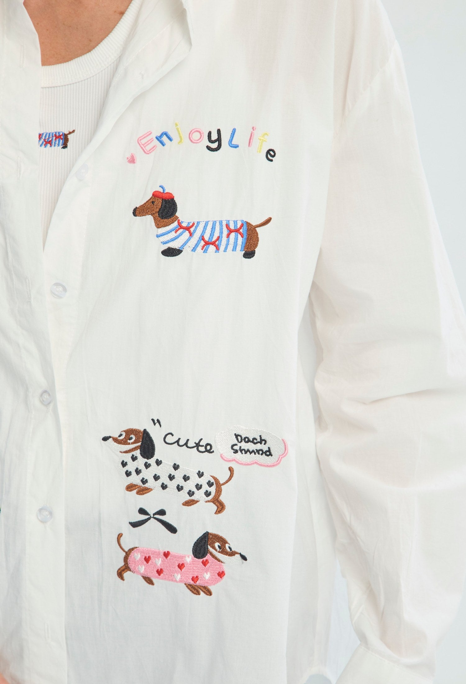Blusa blanca con bordado de perritos multicolor BYBLA - vista 4
