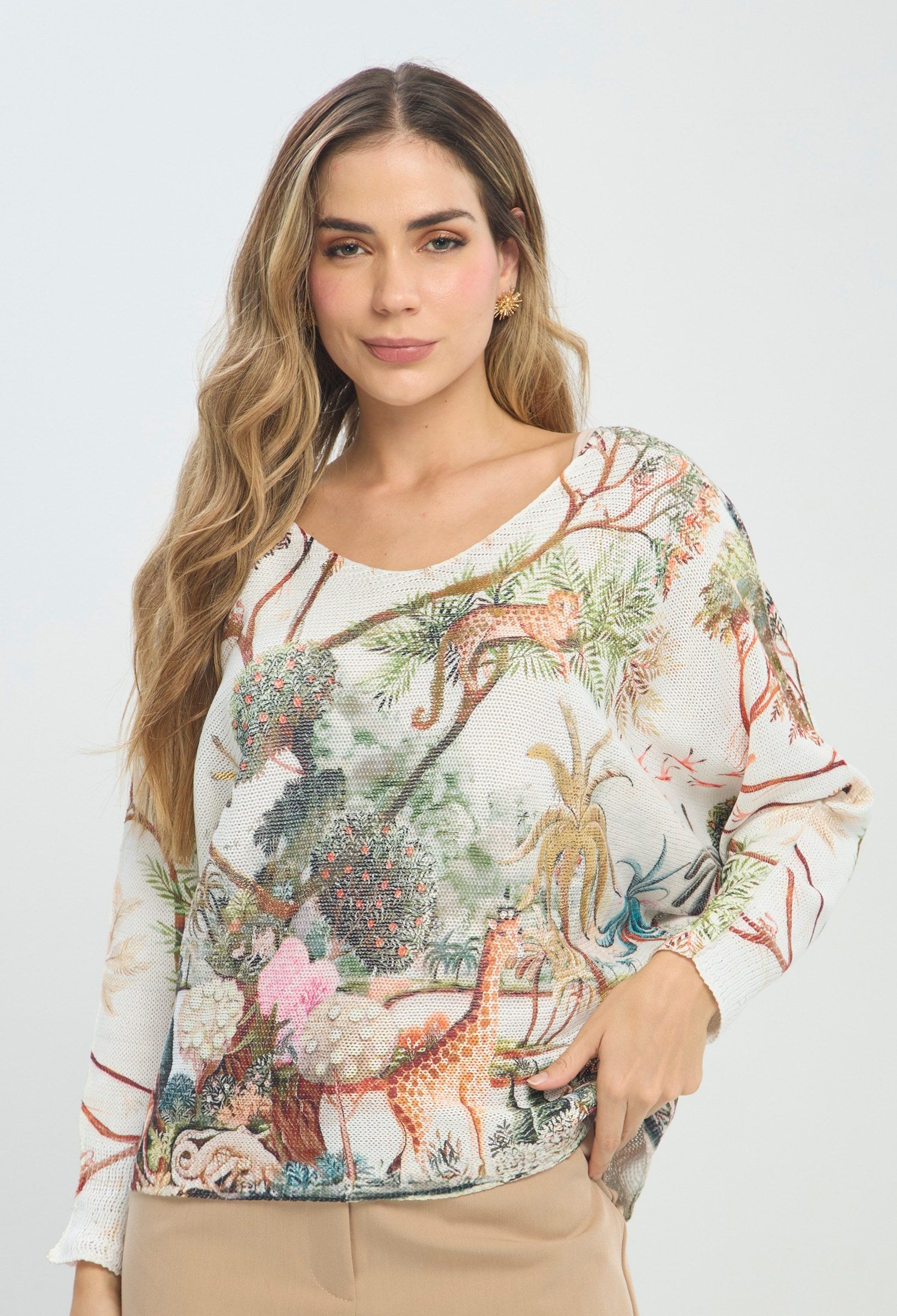 Blusa Estampado Animal Print beige BYBLA Colombia