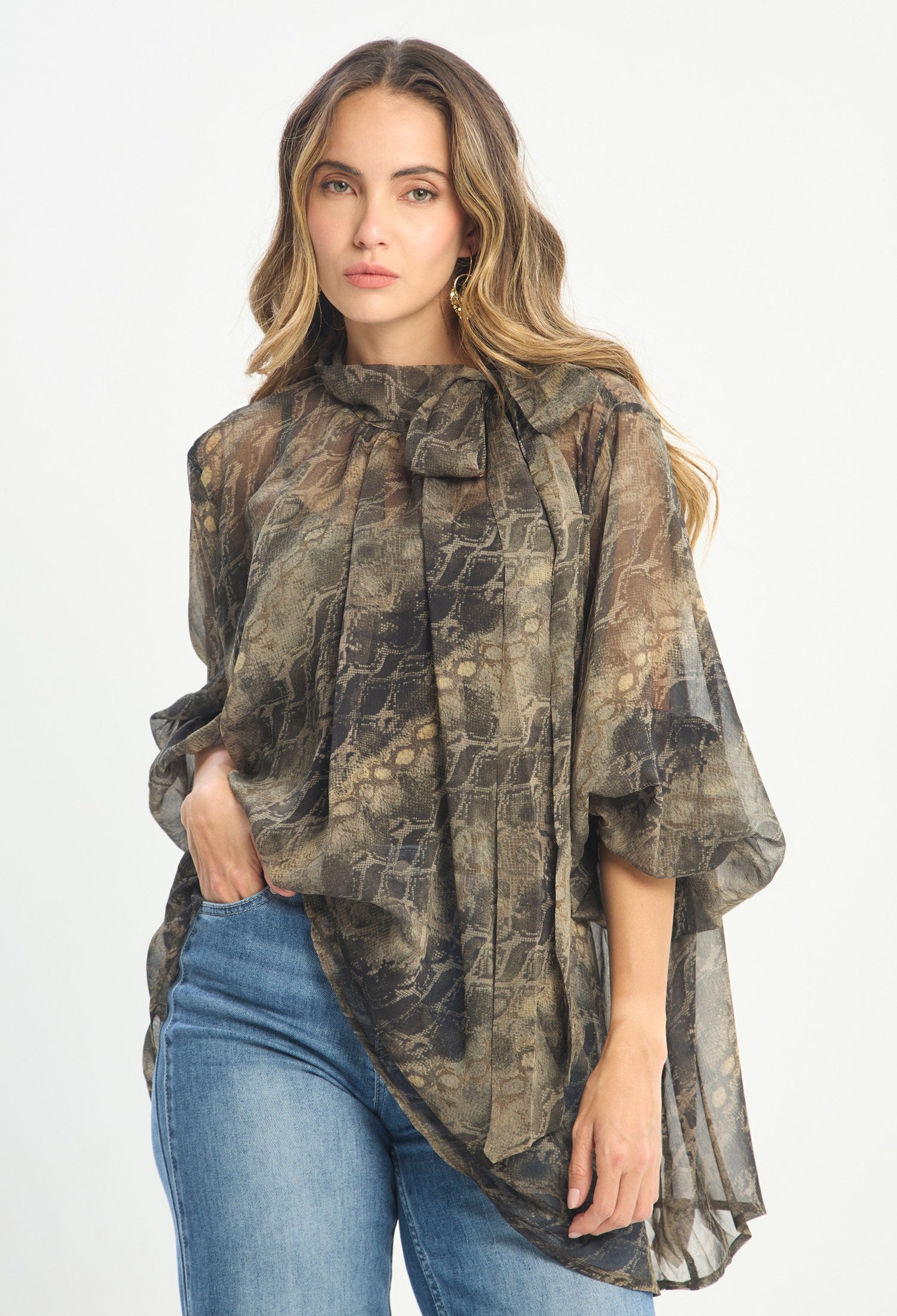 Blusa Manga Larga Verde - BYBLA outlet - vista 2