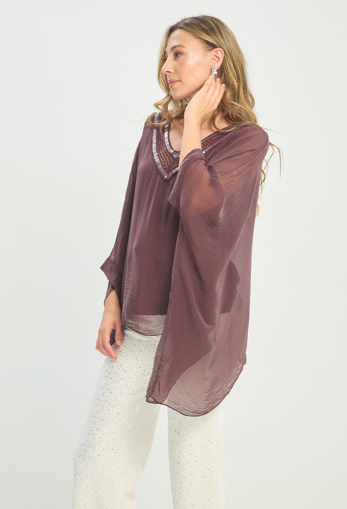 Blusa Poncho Seda Cuello V con Lentejuelas uva BYBLA