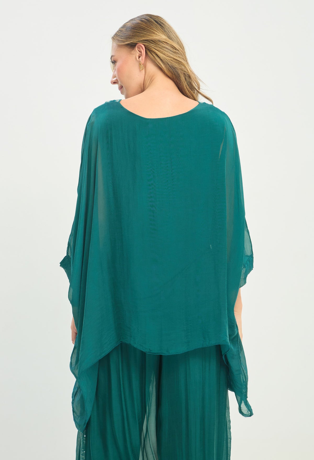 Blusa Poncho Seda Cuello V con Lentejuelas verde esmeralda BYBLA