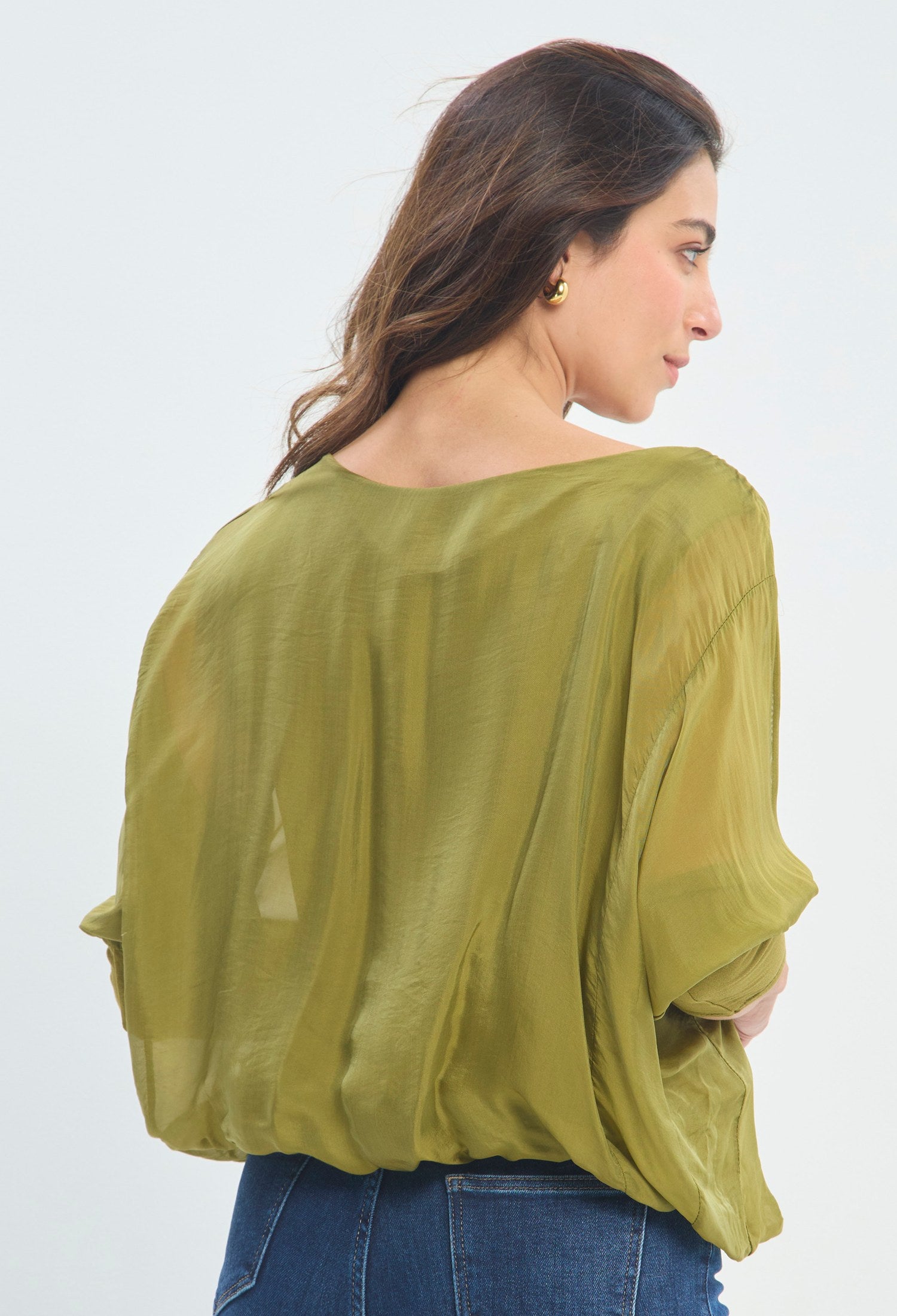 Blusa Satinada Escote Barco verde oliva BYBLA - vista 3