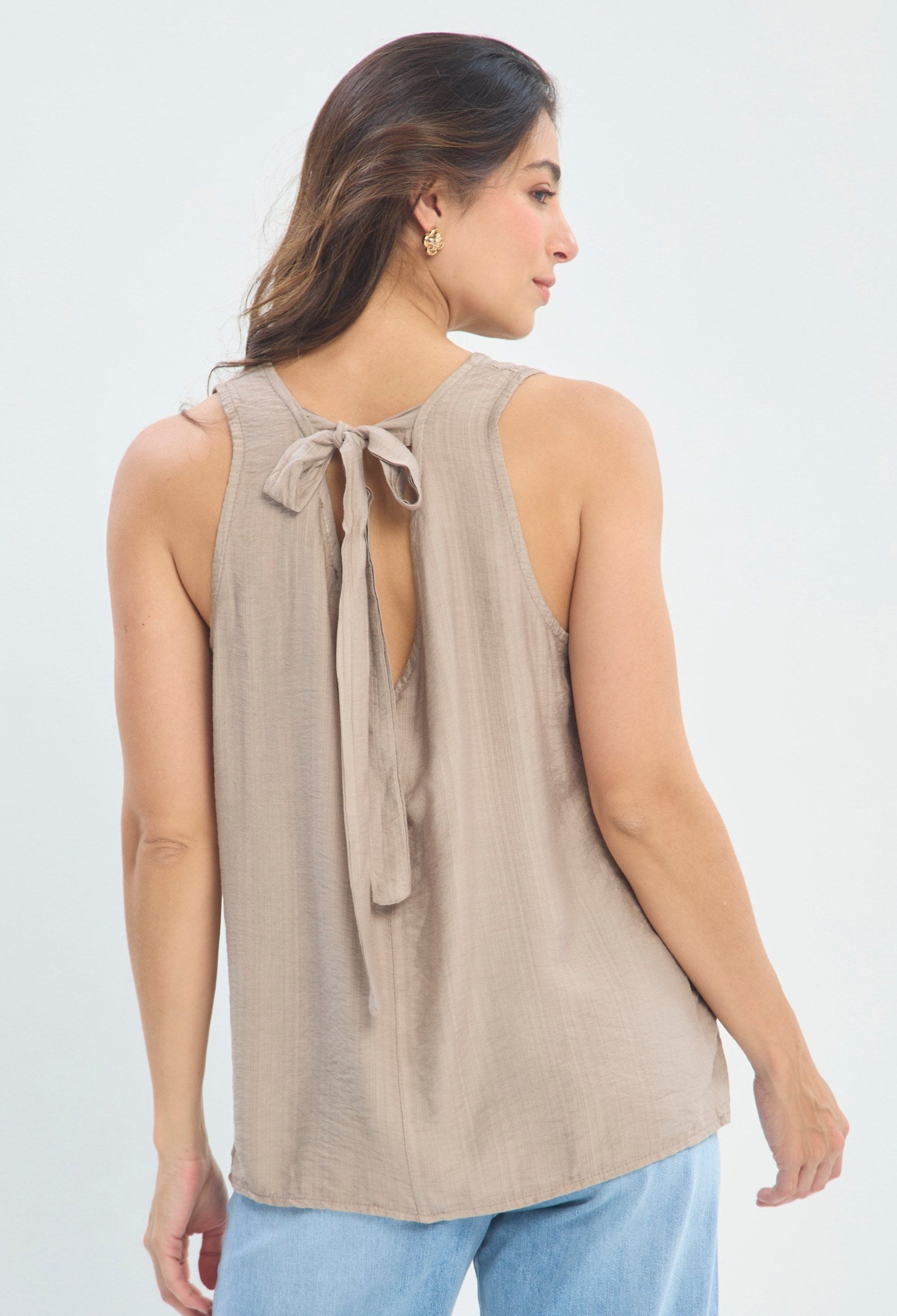 Blusa Satinada Sin Mangas beige topo BYBLA - vista 3