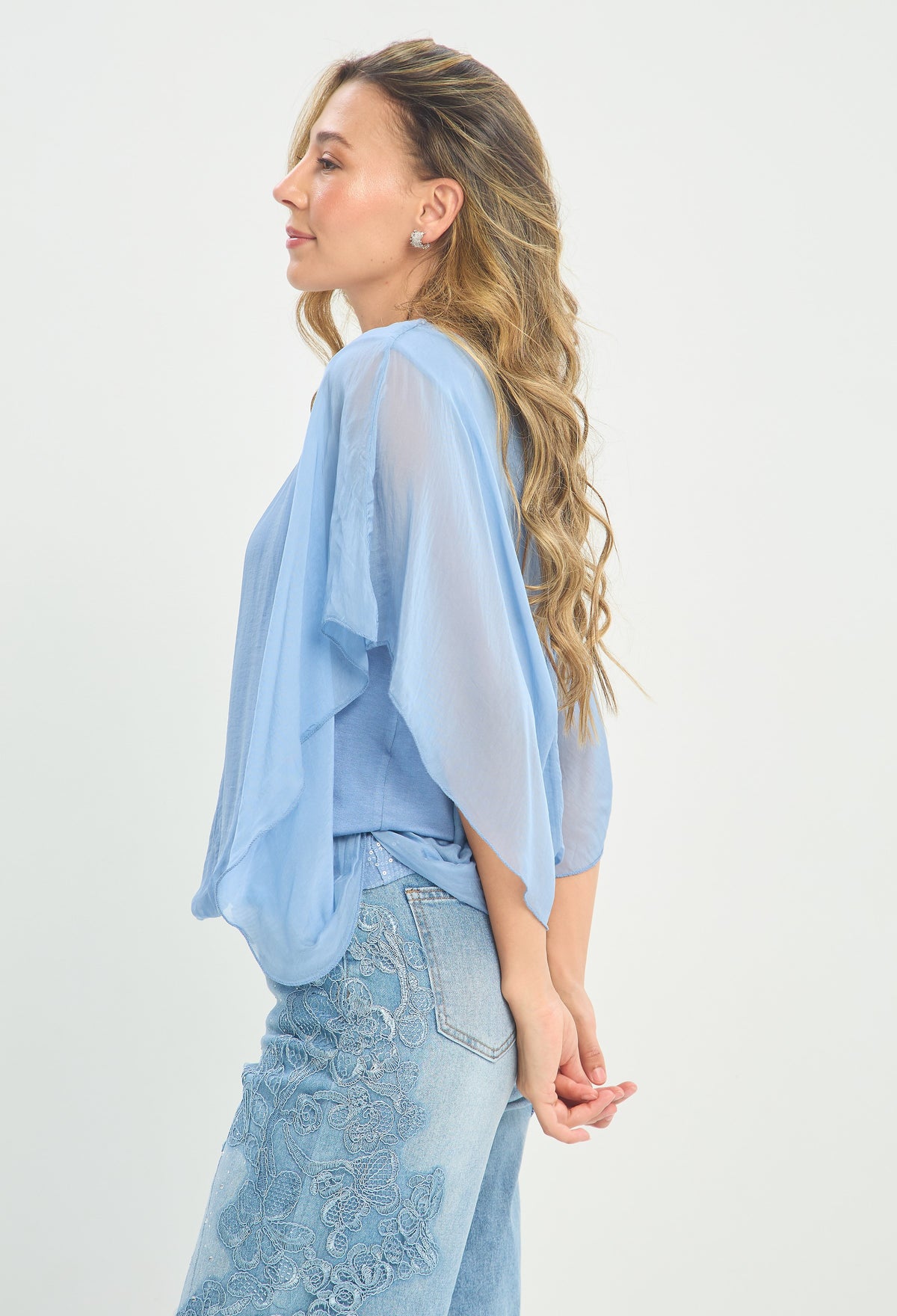 Blusa Seda Cuello de Lentejuelas azul cielo BYBLA