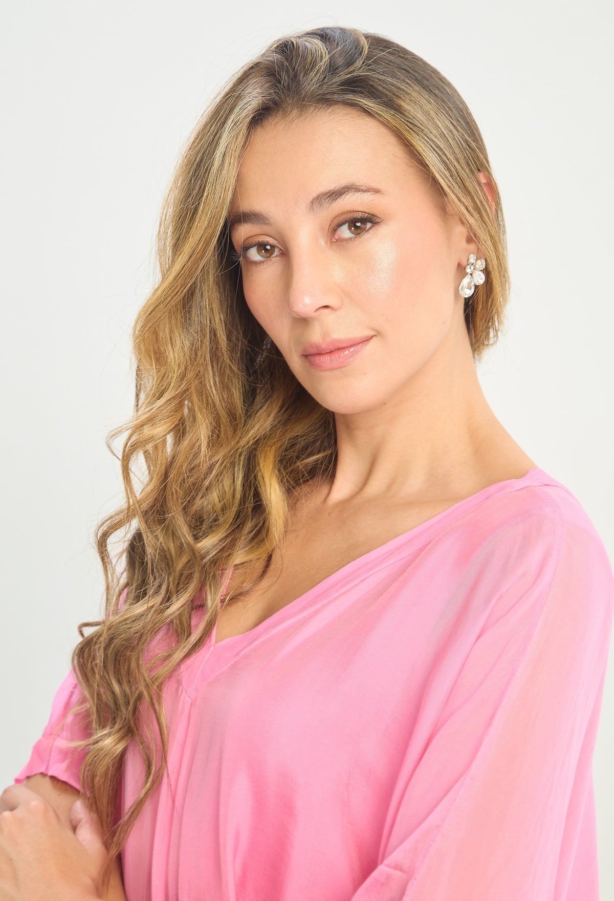 Blusa Seda Cuello V Rosa Chicle BYBLA - vista 6