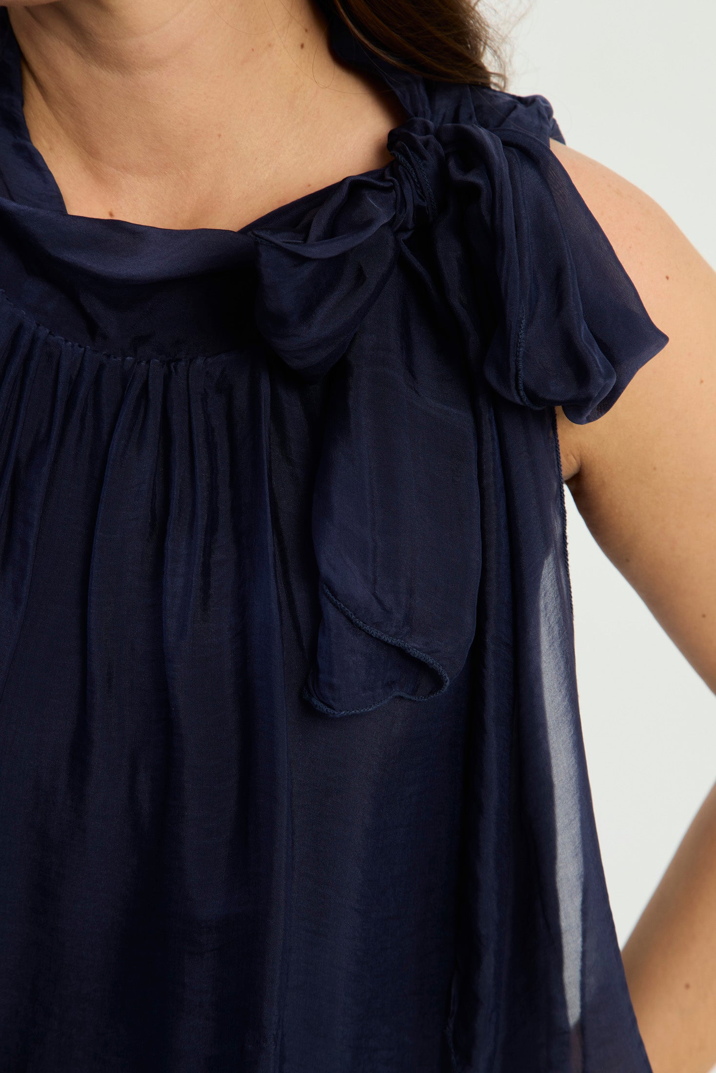 Blusa en Seda Moño y Fajón - Foto 2