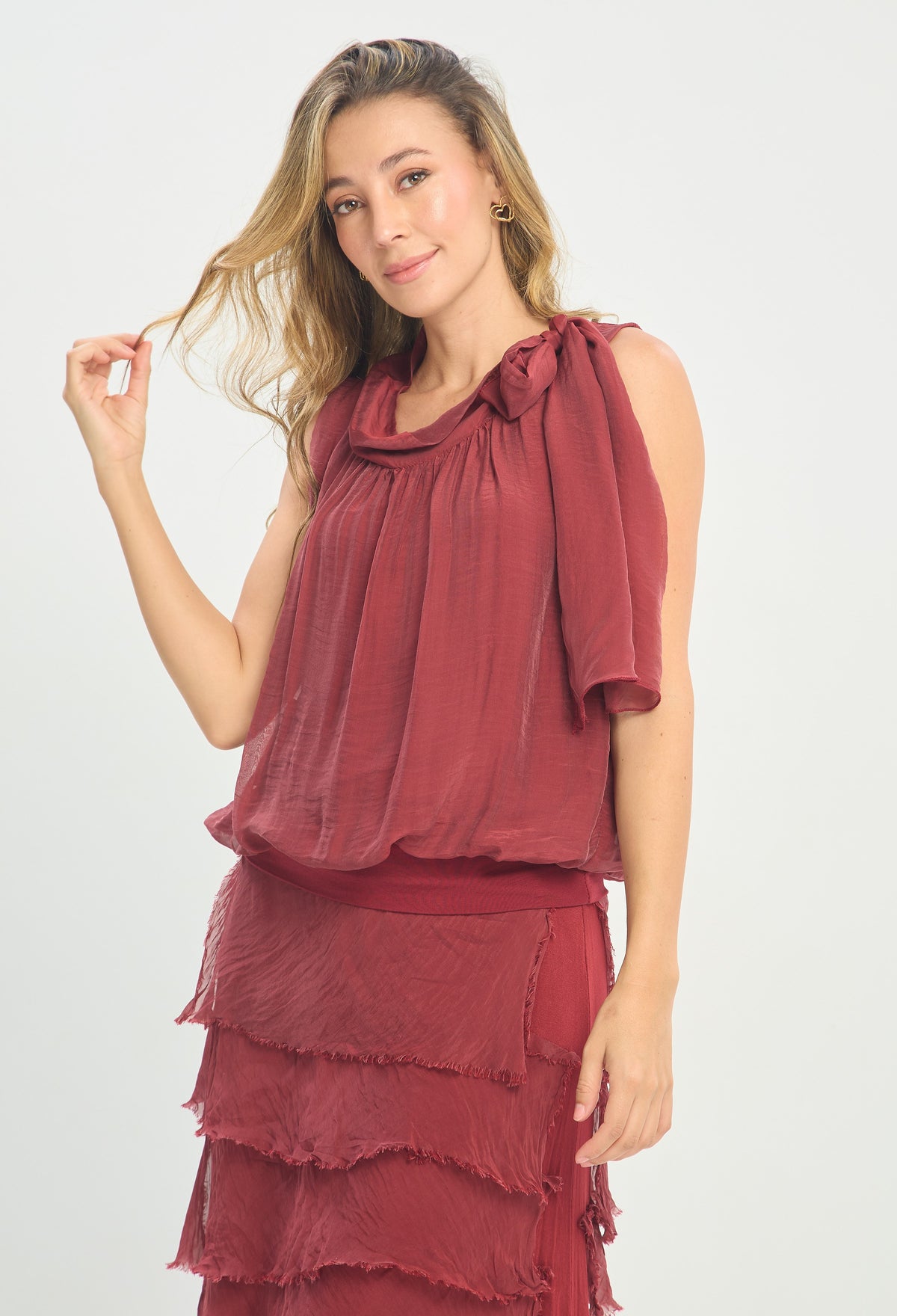 Blusa Seda Manga Sisa Lazo al Hombro vinotinto BYBLA