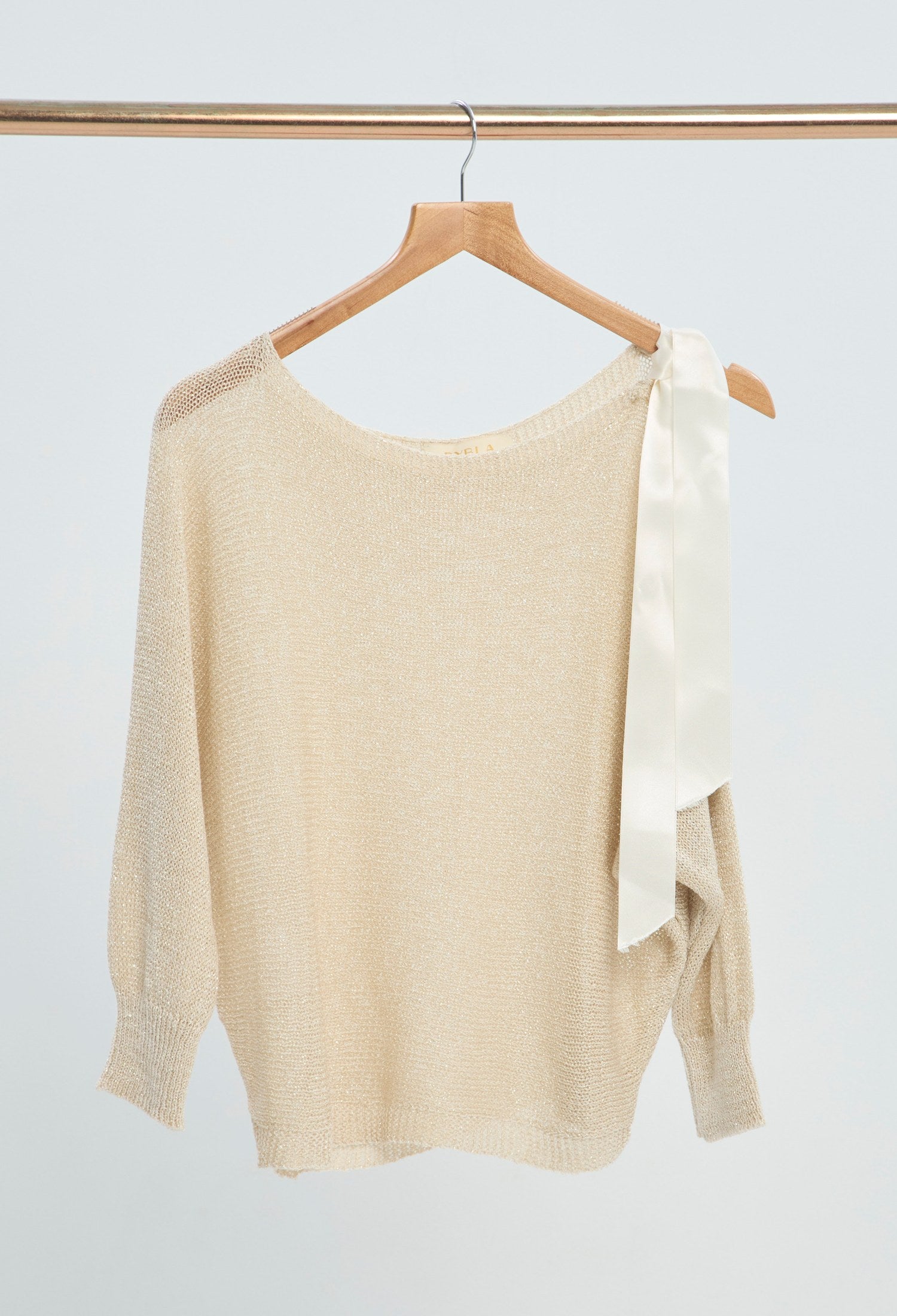 Blusa Tejida Hombro Descubierto beige dorado BYBLA