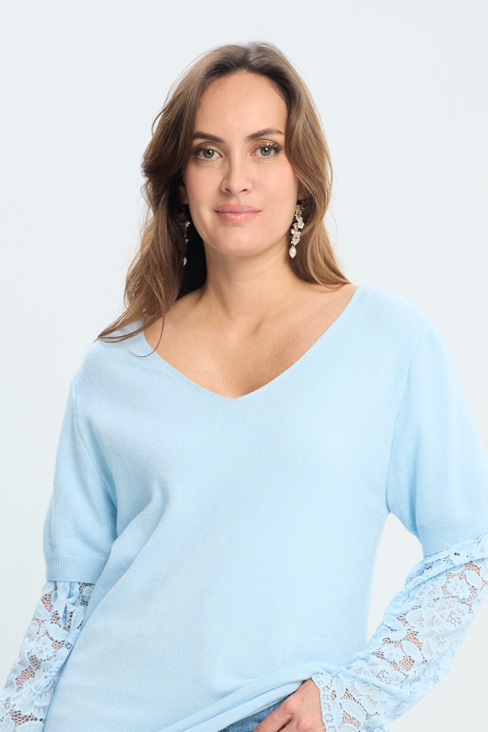 Blusa Tejida Manga Corta con Detalles en Encaje NEW - BYBLA Colombia