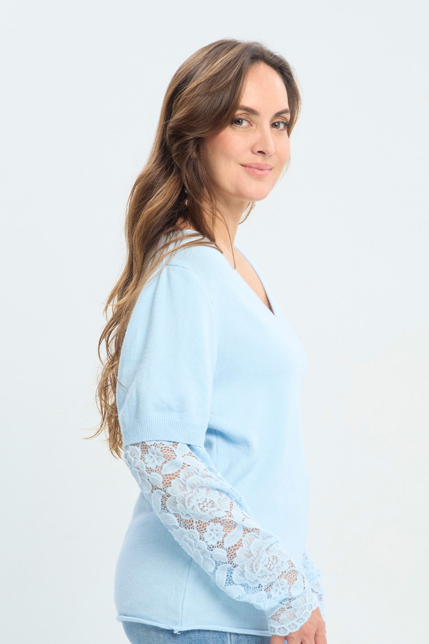 Blusa Tejida Manga Corta con Detalles en Encaje NEW vista 9 - BYBLA Colombia