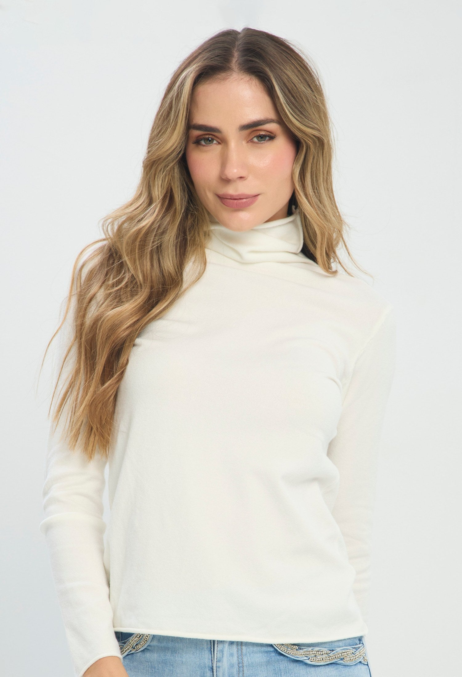 Buzo Cuello Tortuga Beige beige BYBLA Colombia