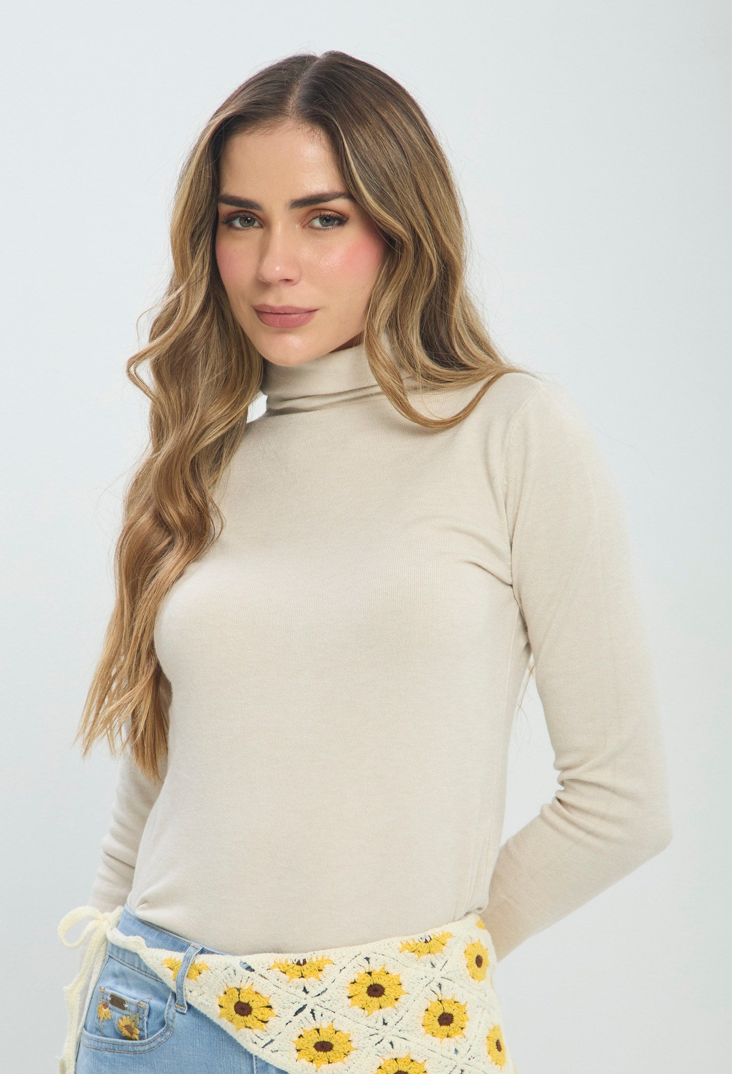 Buzo Cuello Tortuga marrón BYBLA Colombia