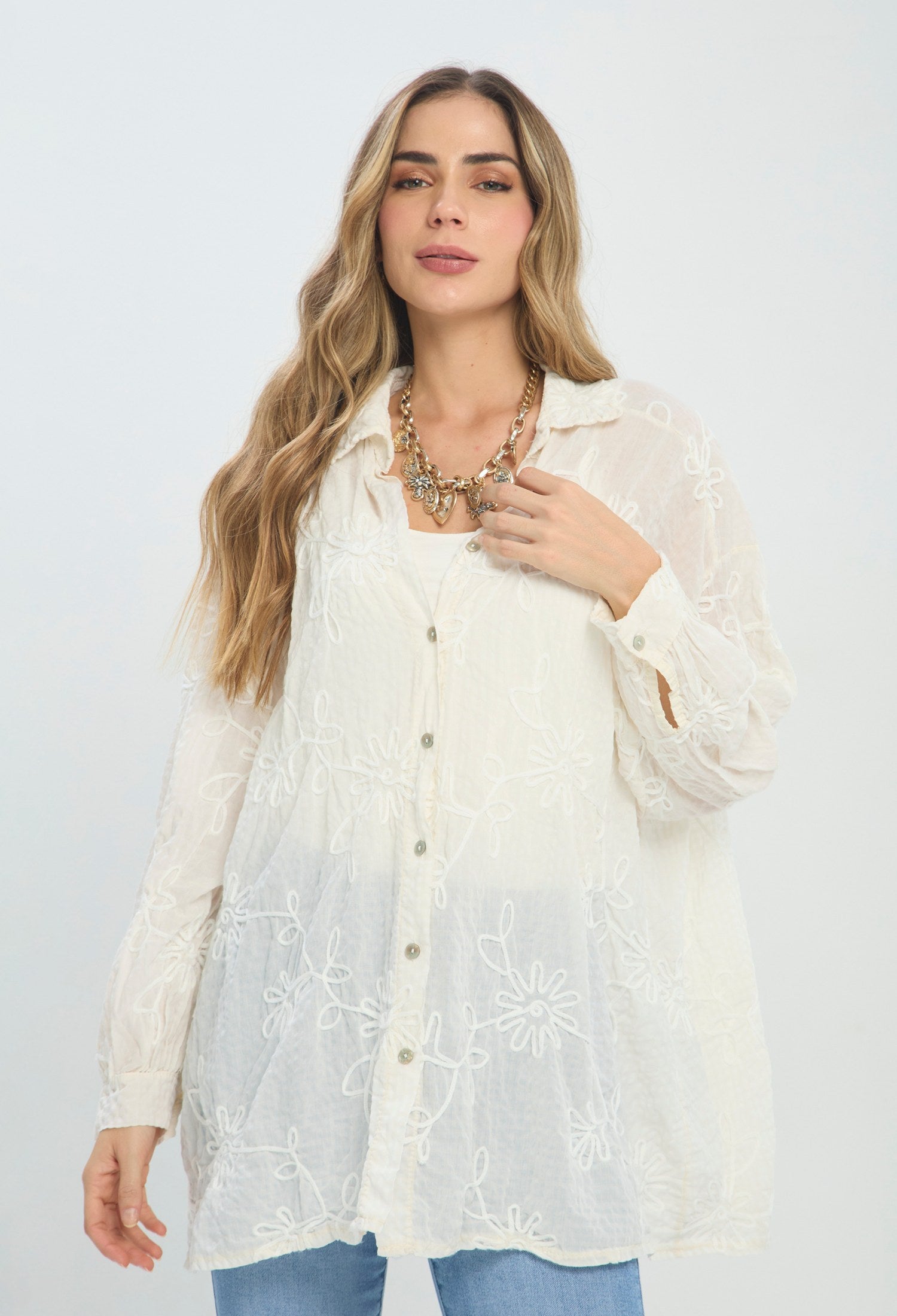 Camisa Bordado Floral Beige beige BYBLA Colombia