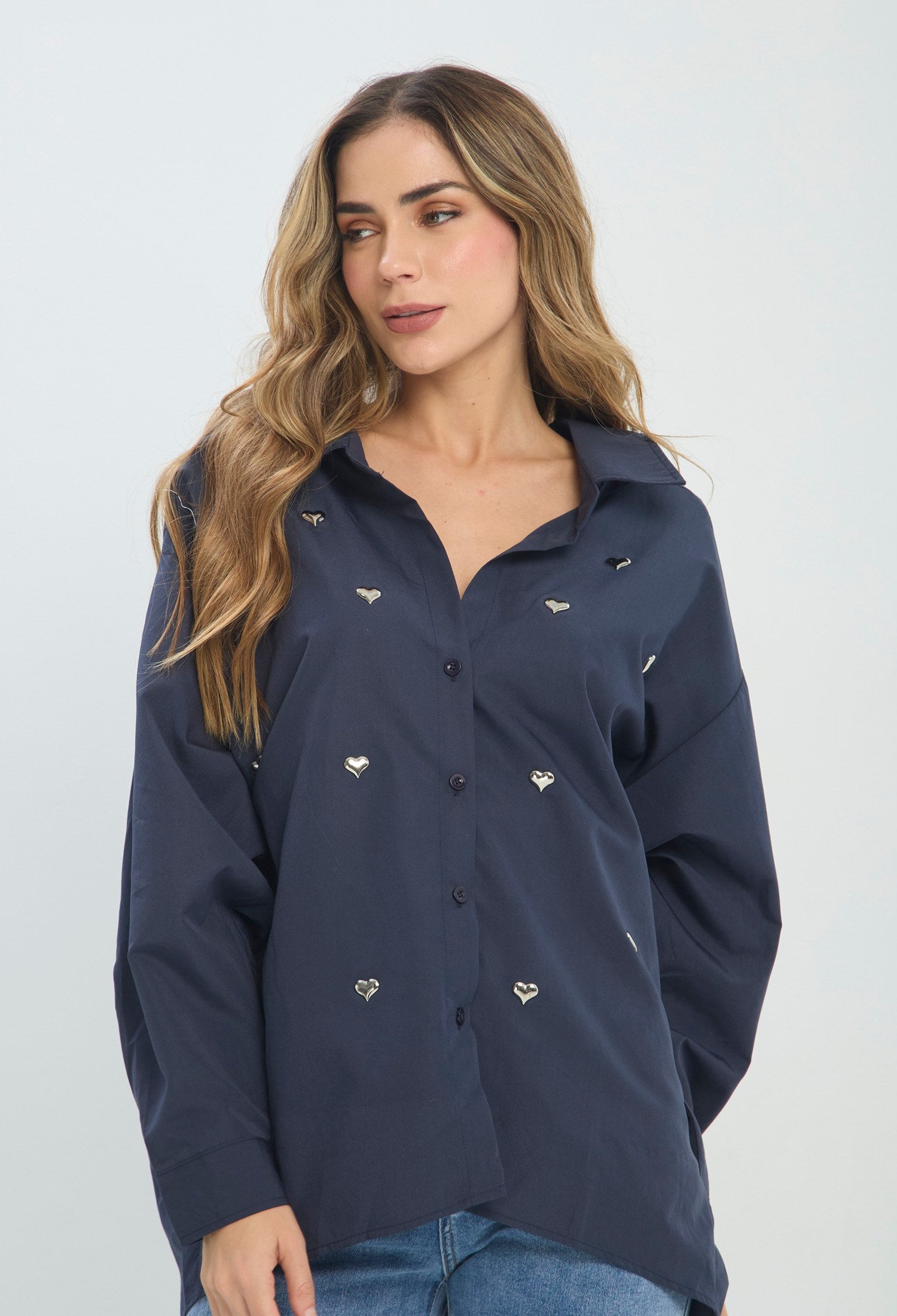 Camisa Oversize Bordados azul BYBLA Colombia - vista 2