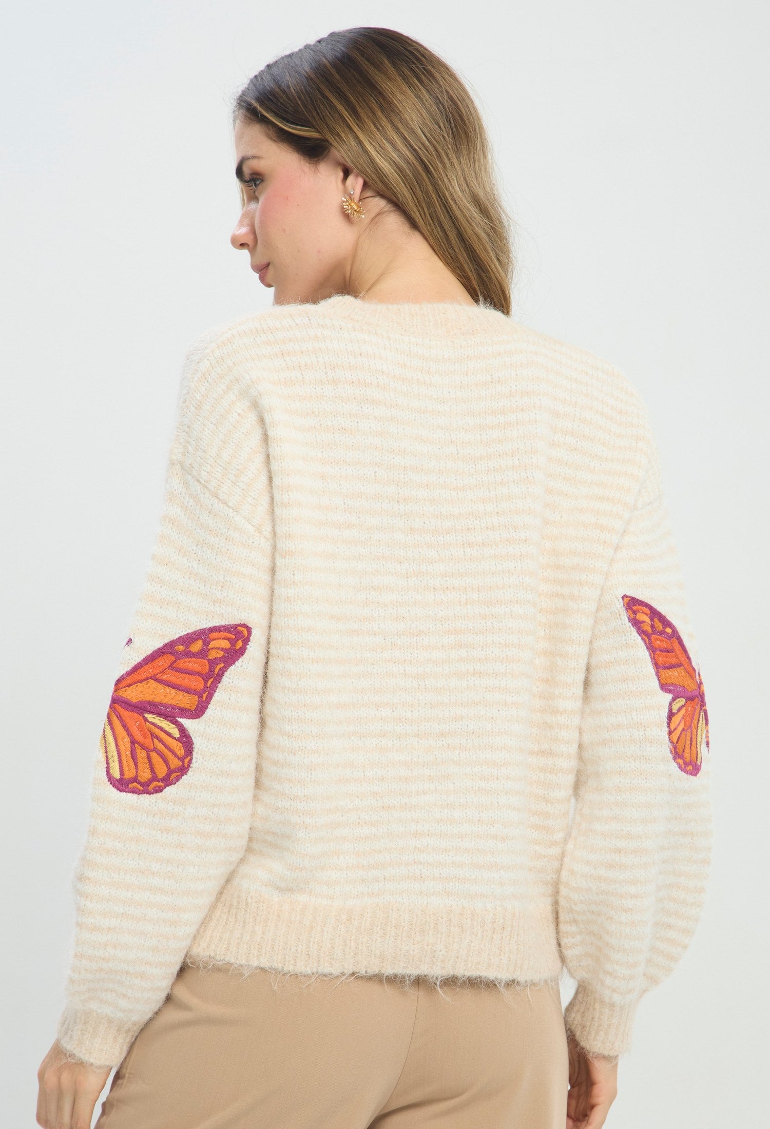 Buzo Mariposas Bordadas beige BYBLA Colombia - vista 3