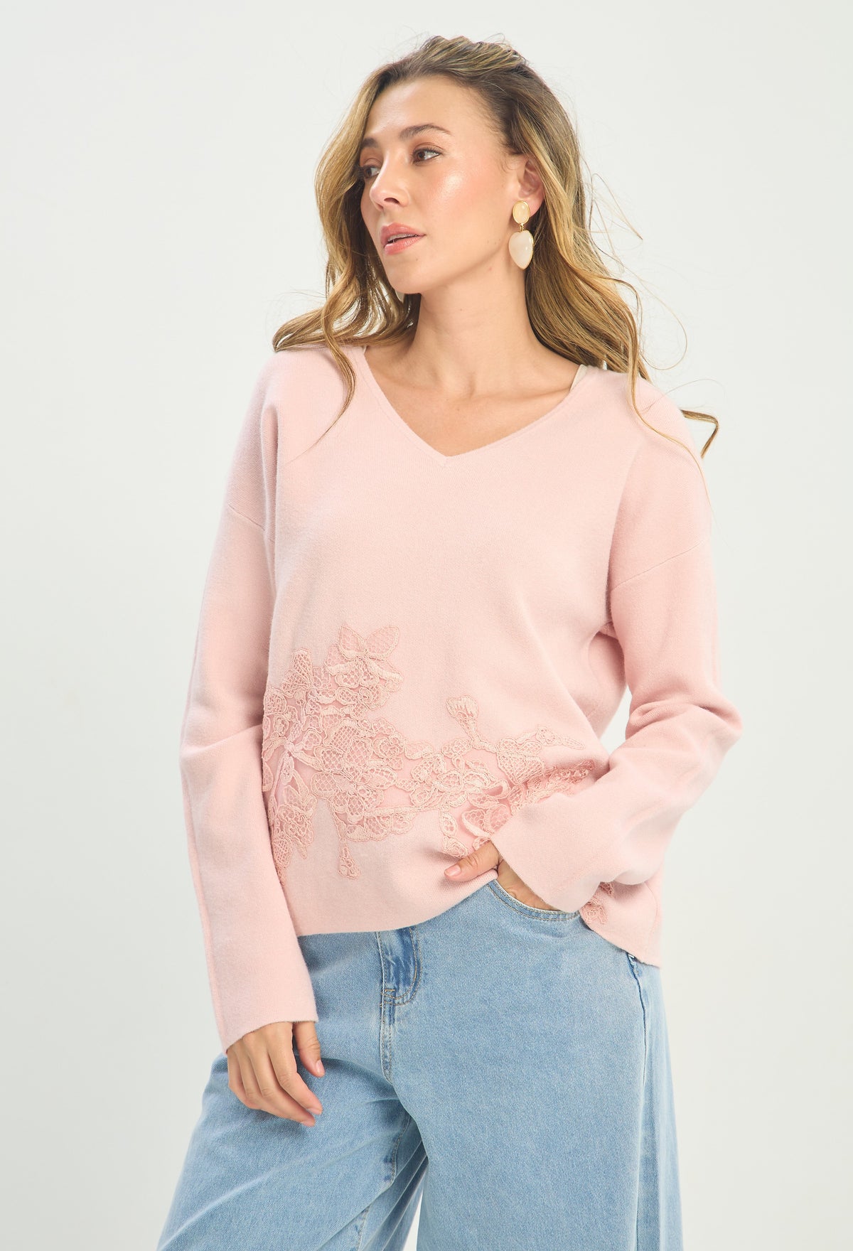 Buzo Tejido Cuello V con Encaje Rosa BYBLA