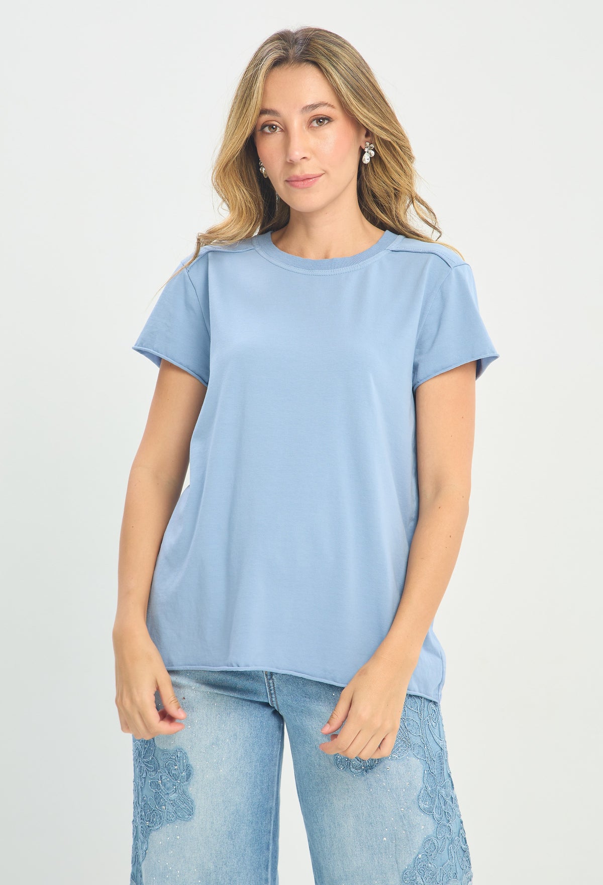 Camiseta Algodón Cuello Redondo Azul Cielo BYBLA