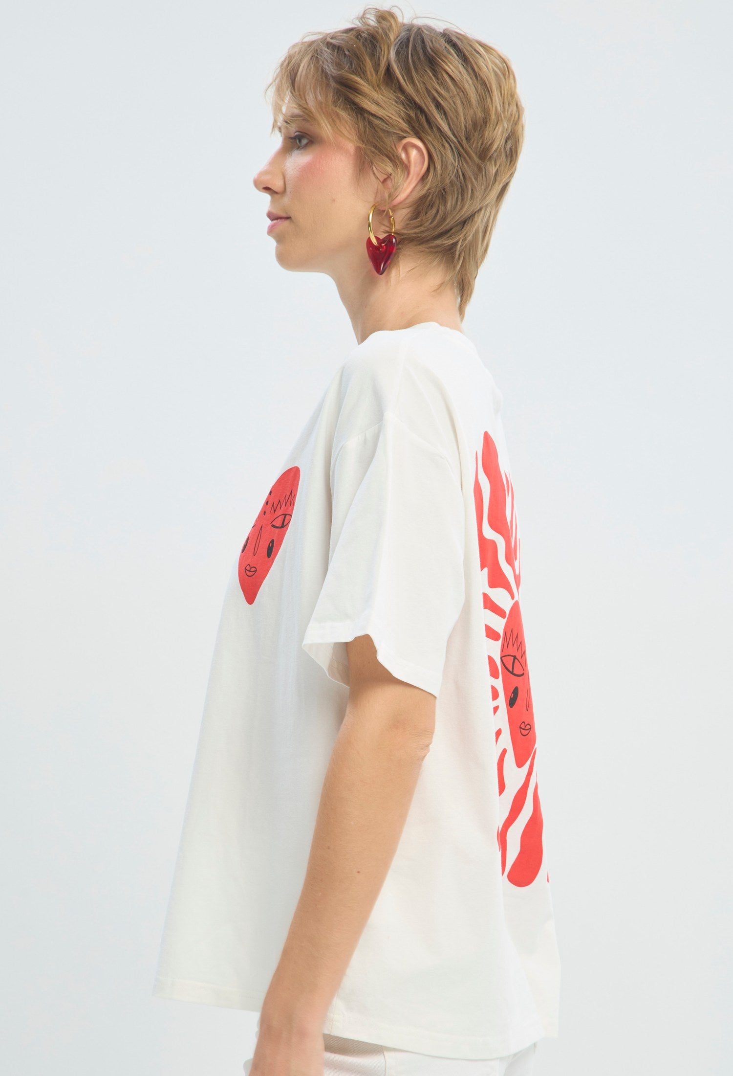 Camiseta blanca con corazón rojo estampado BYBLA - vista 2