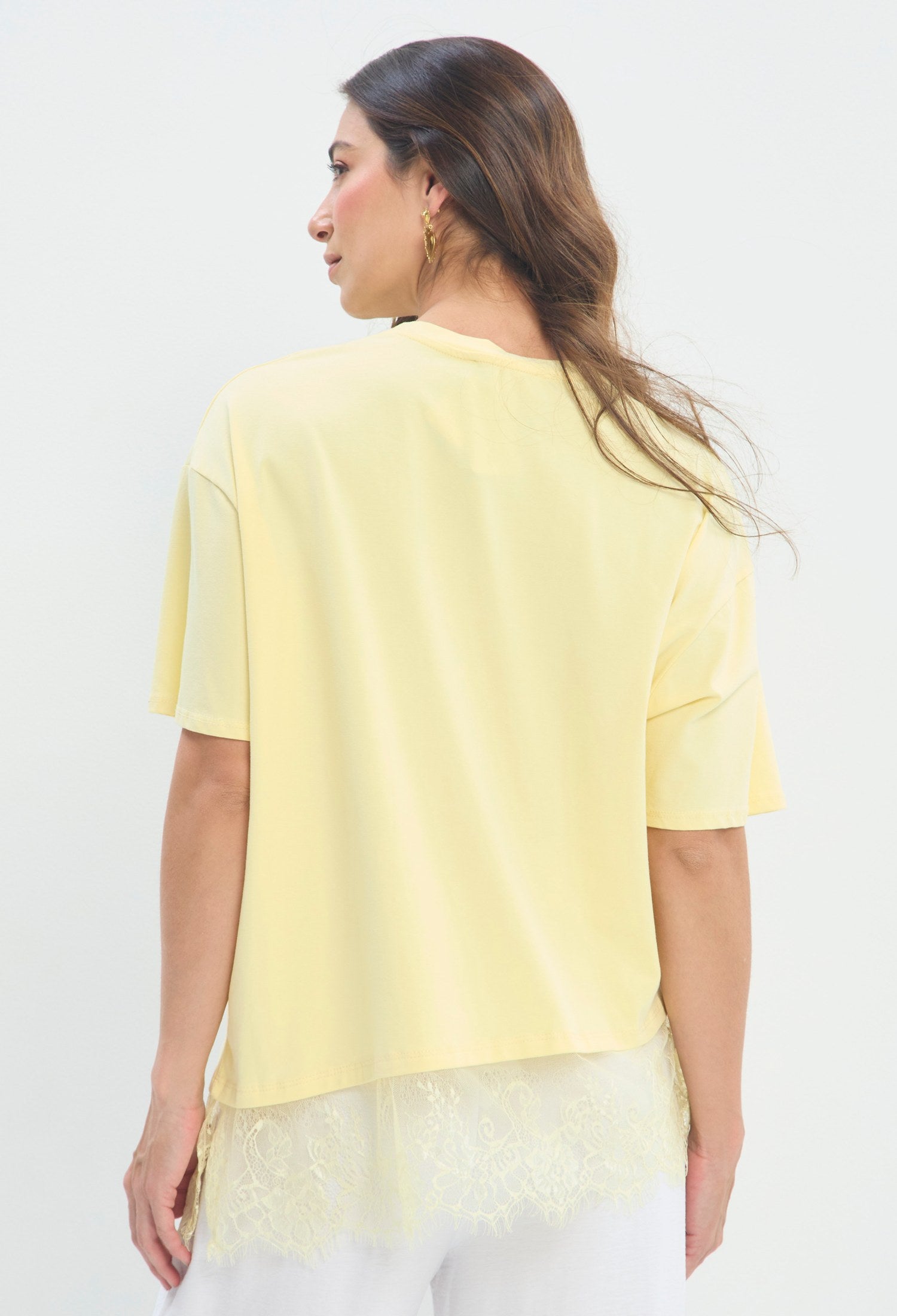 Camiseta Oversize Bajo De Encaje amarillo mantequilla sale BYBLA - vista 3