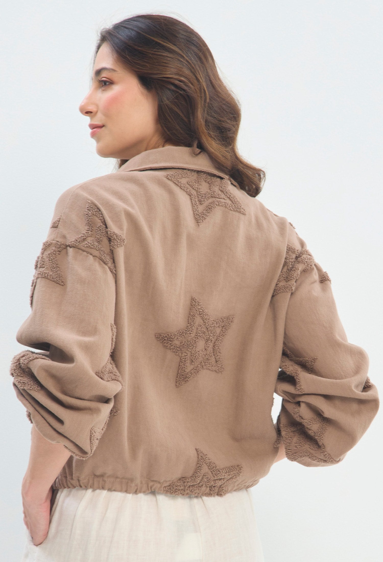 Chaqueta Bordada Estrellas marrón topo BYBLA - vista 5