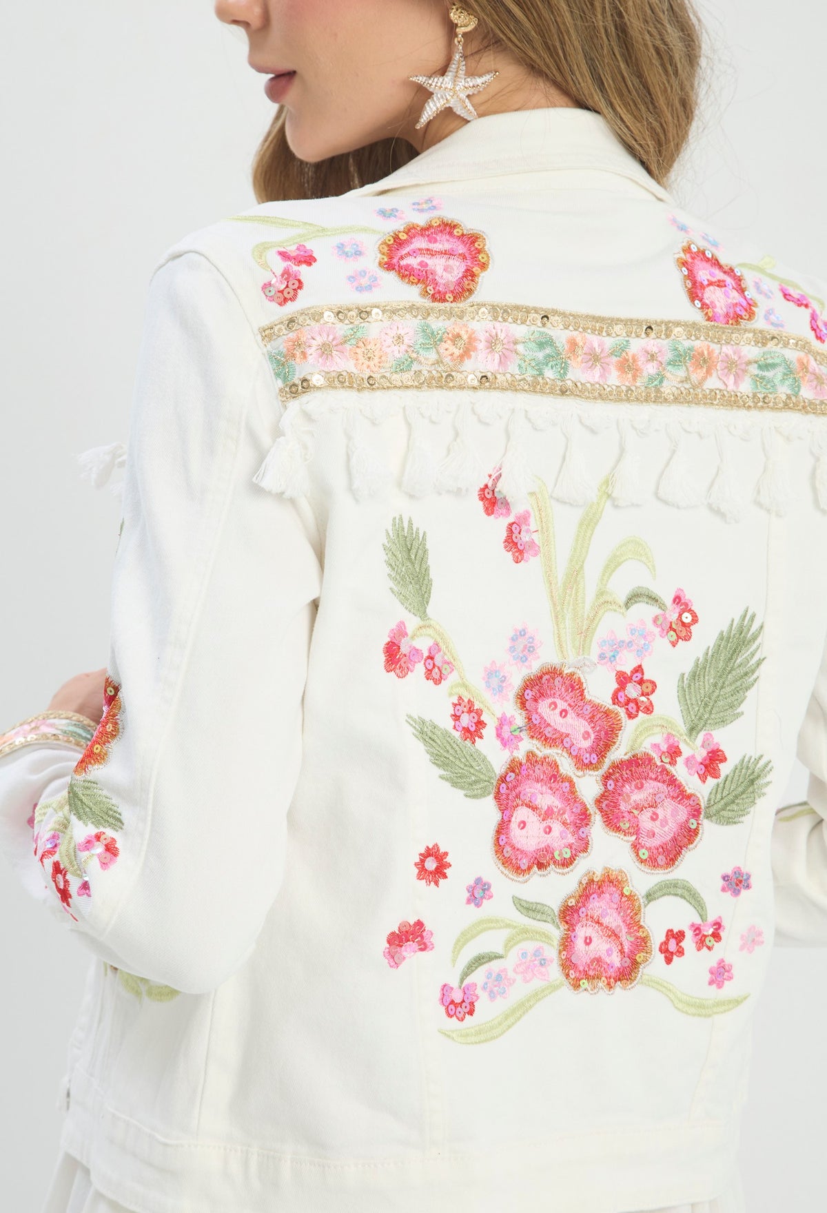 Chaqueta corta beige con bordado floral rosa y verde, manga larga y botones - vista 5