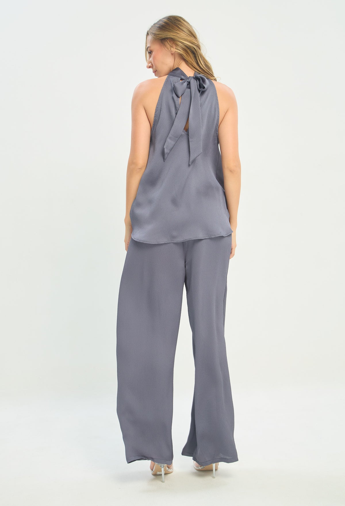 Conjunto Blusa Halter y Pantalón Ancho Gris BYBLA - vista 3