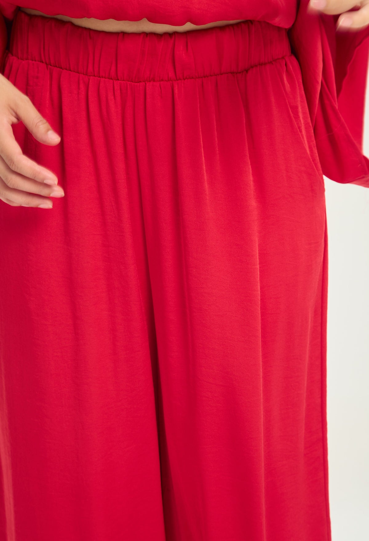 Conjunto Blusa Mangas Kimono y Pantalón Ancho Rojo BYBLA - vista 6