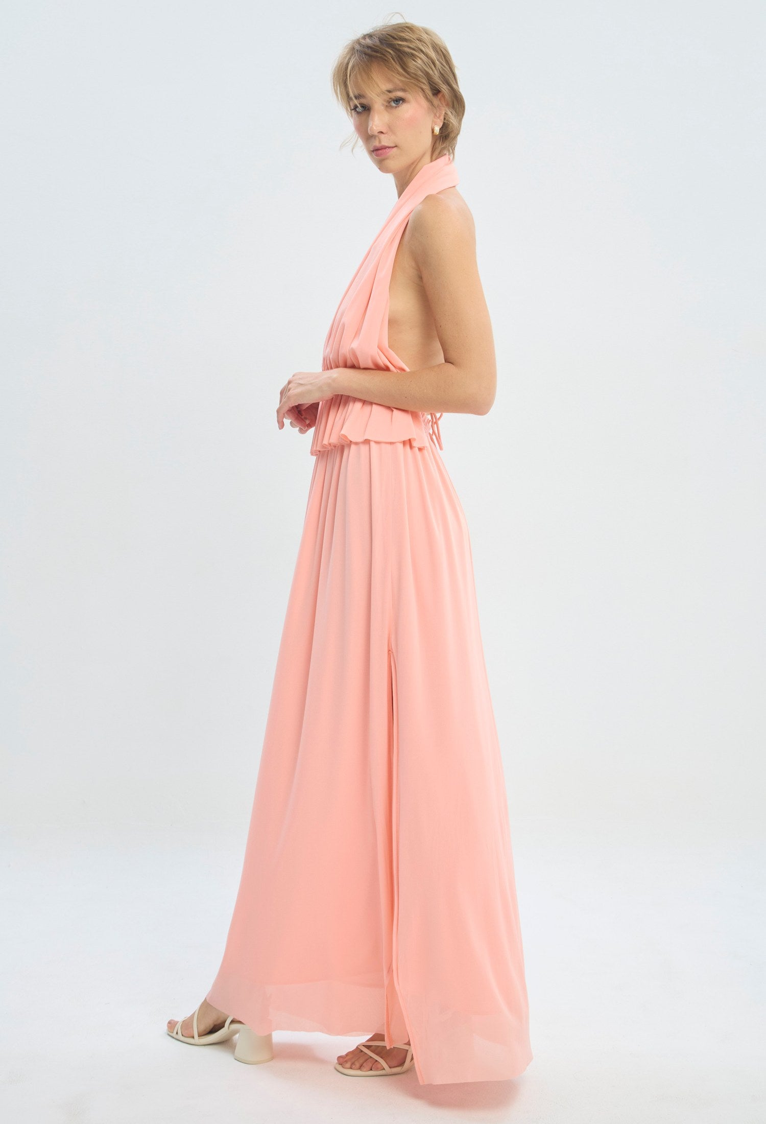 Conjunto rosa de blusa halter y falda larga con abertura BYBLA - vista 3
