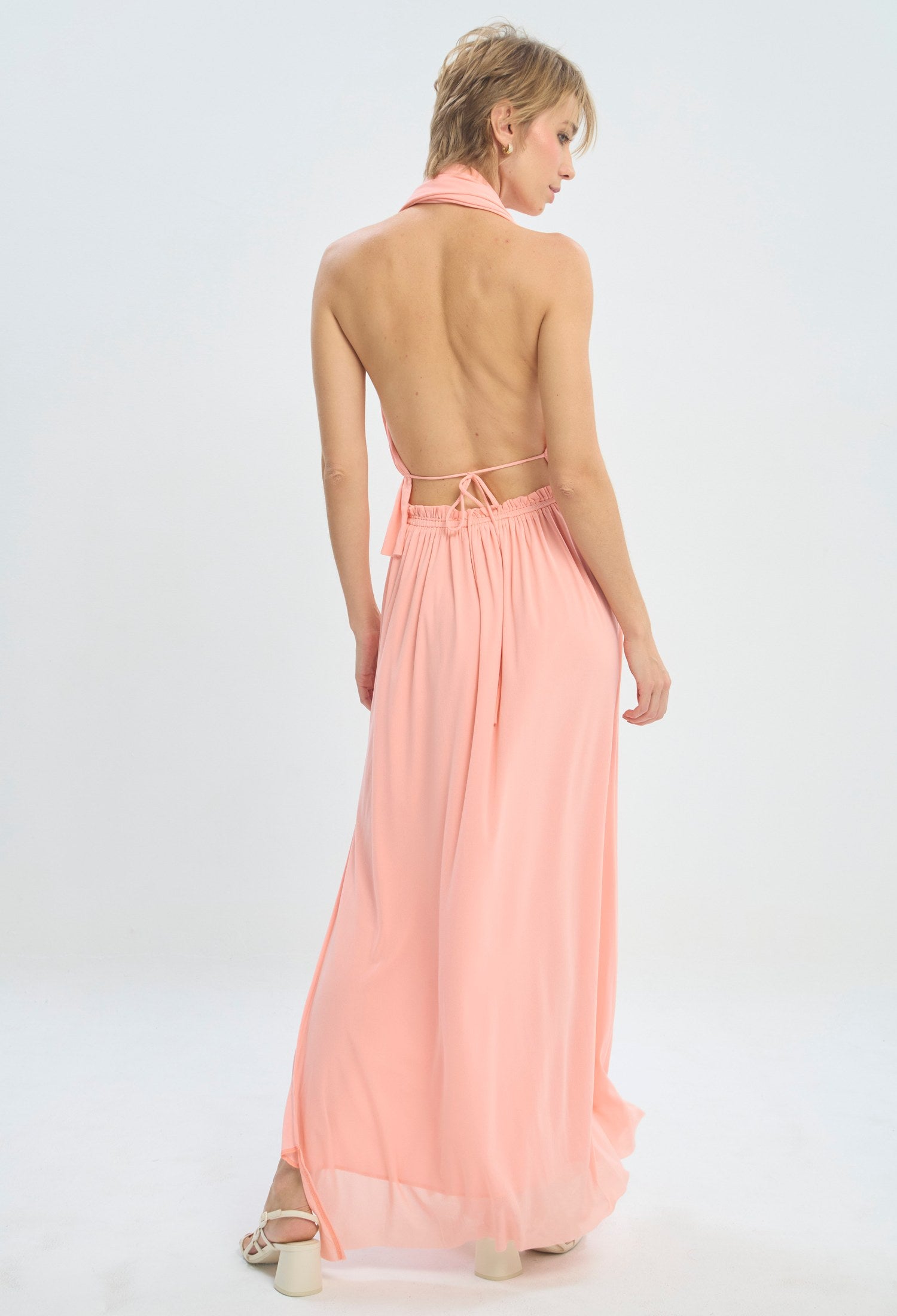 Conjunto rosa de blusa halter y falda larga con abertura BYBLA - vista 4