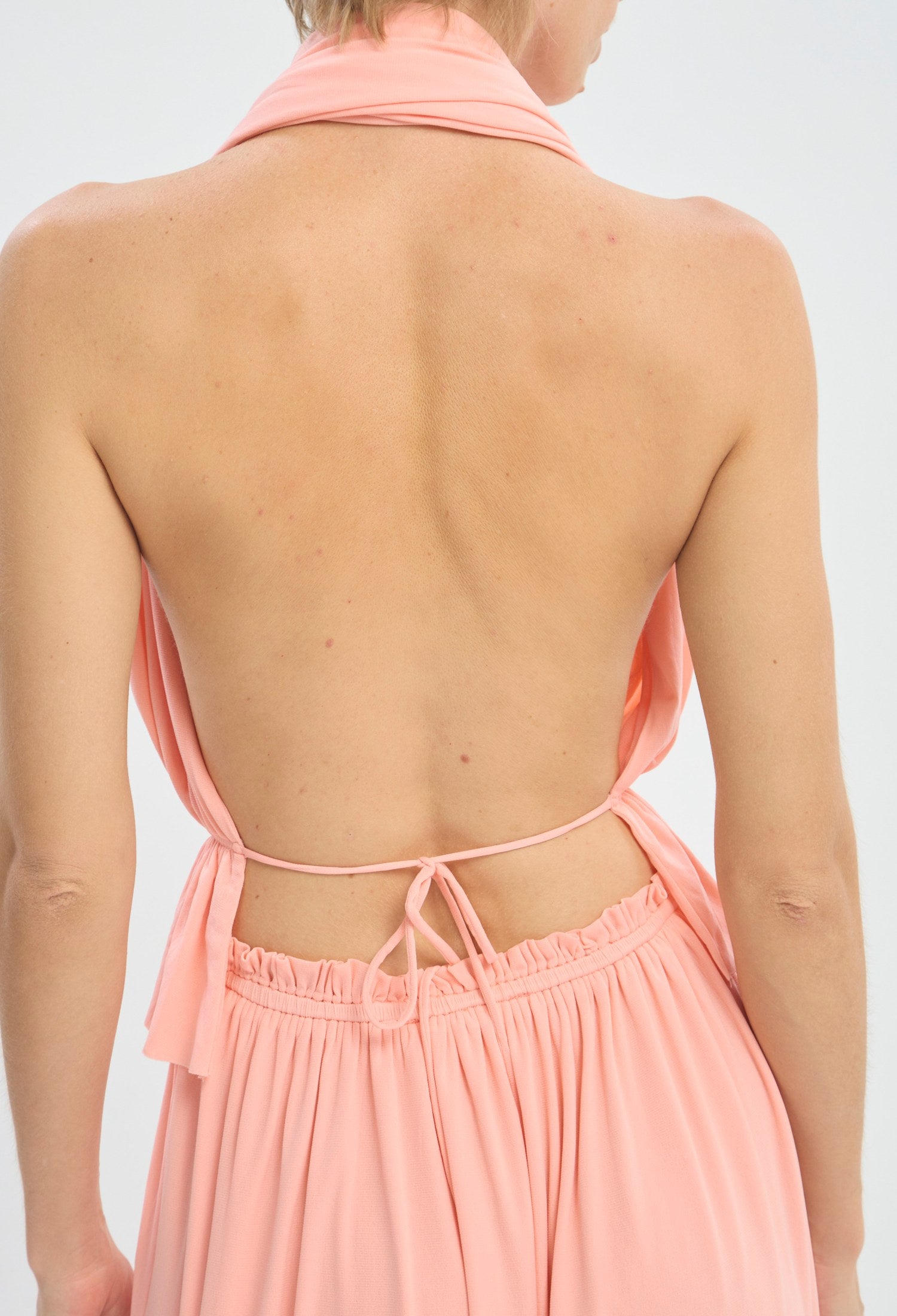 Conjunto rosa de blusa halter y falda larga con abertura BYBLA - vista 5