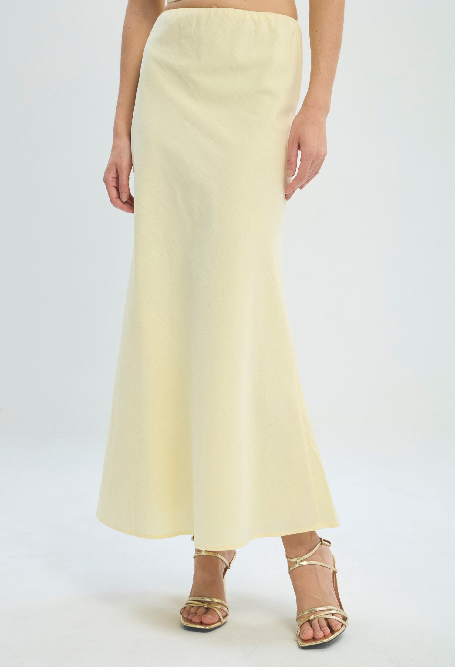 Conjunto de blusa con hombro descubierto y falda larga amarillo pastel - vista 5