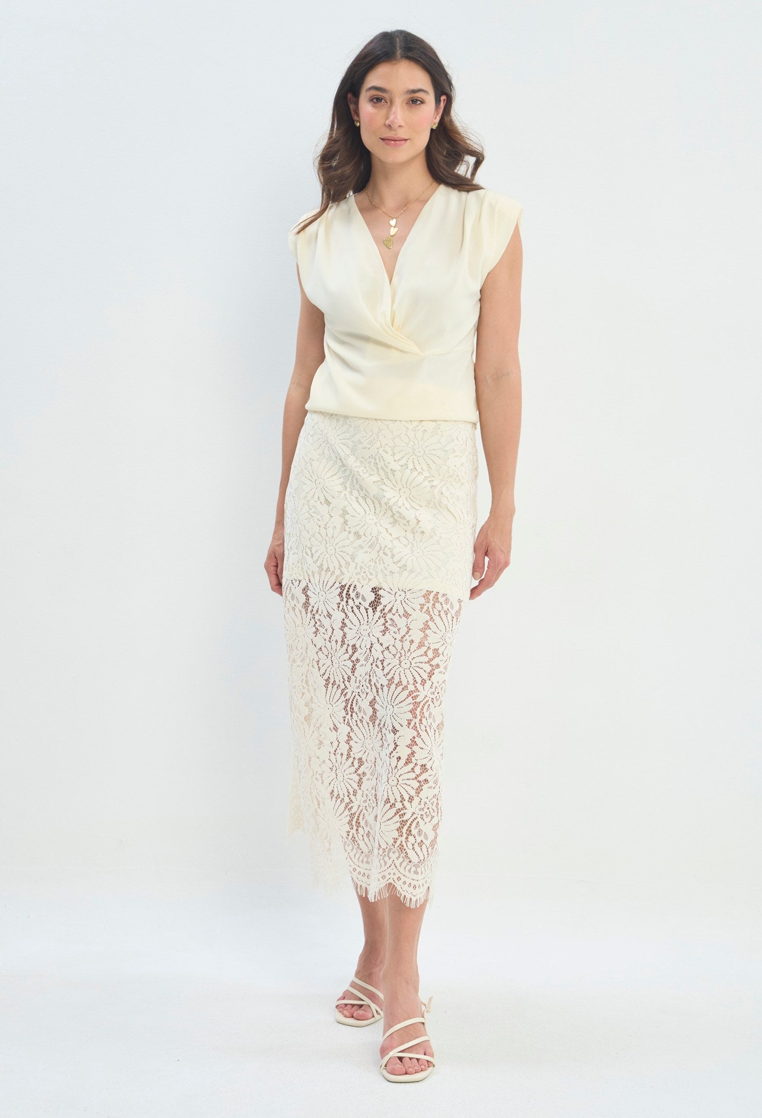 Falda Larga Encaje Floral crema sale BYBLA