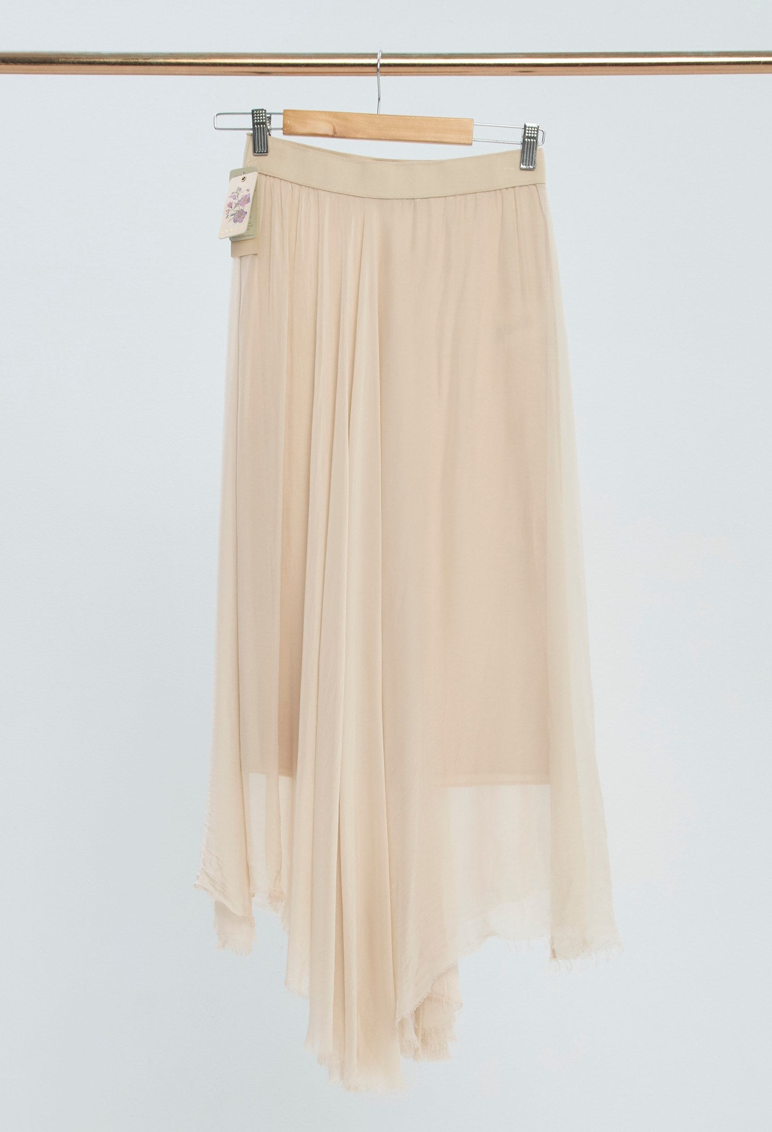 Falda Larga Vaporosa Asimétrica beige arena BYBLA