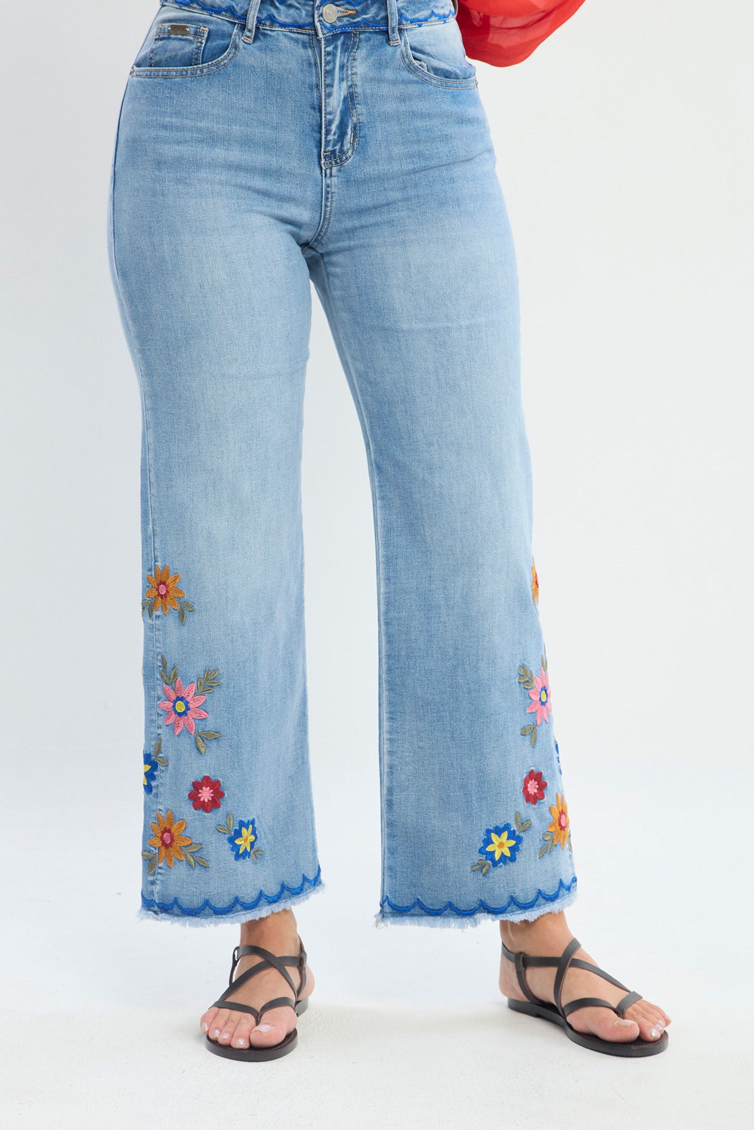 Jean con Bordados en Pretina y Flores en Botas NEW vista 2 - BYBLA Colombia