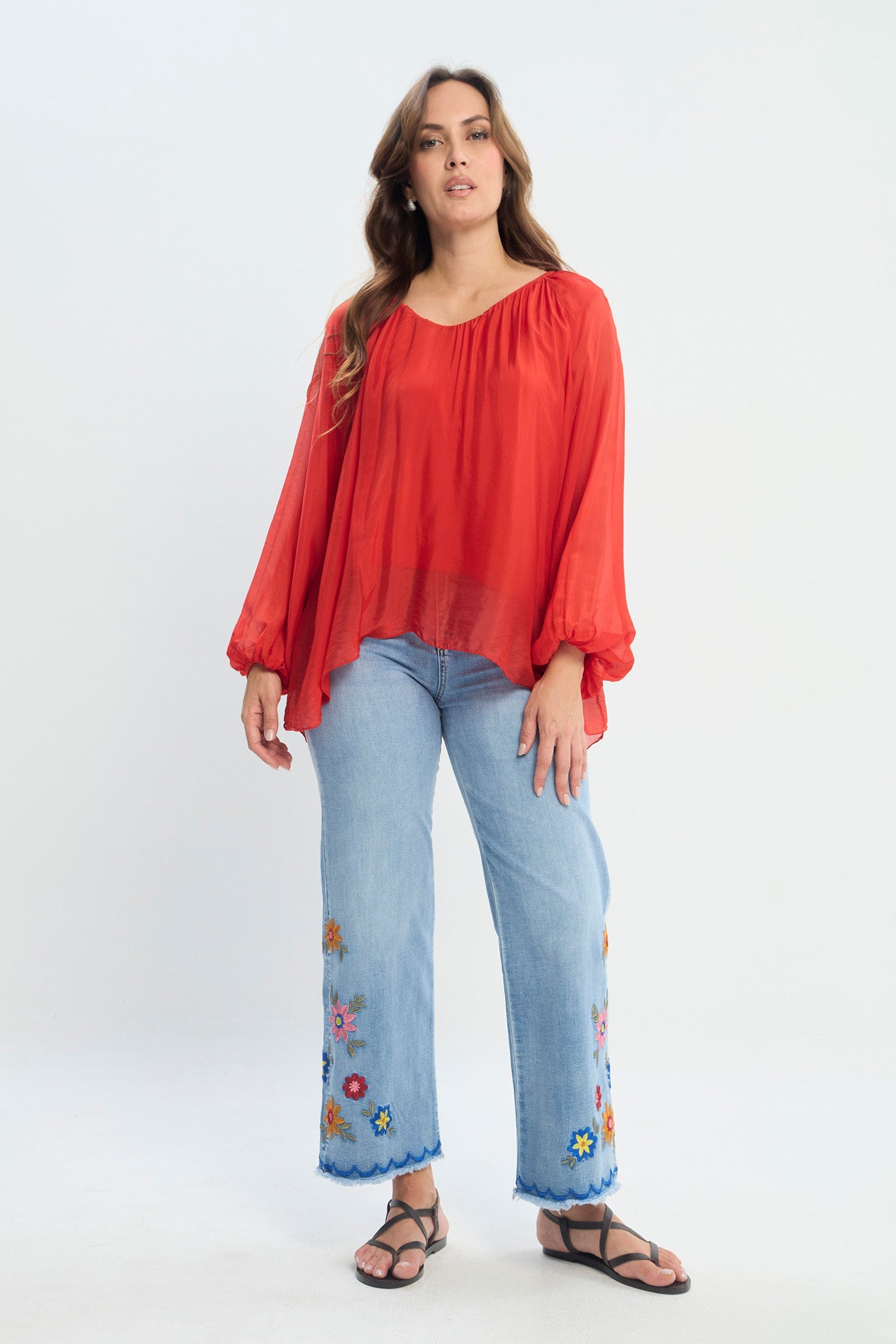 Jean con Bordados en Pretina y Flores en Botas NEW