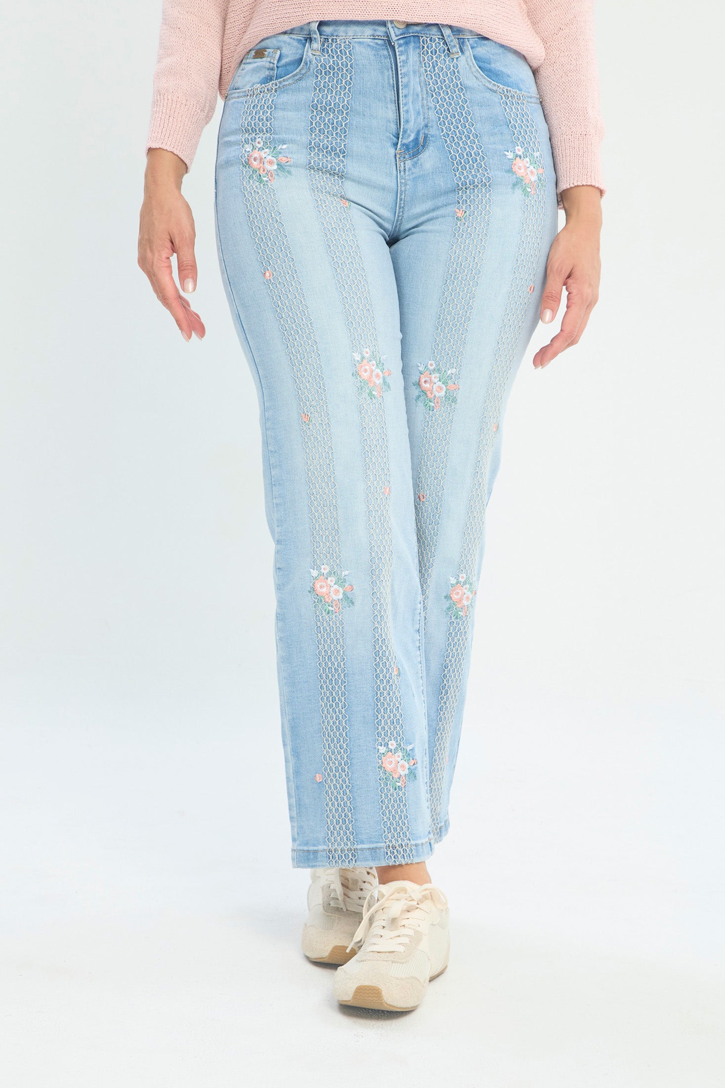 Jean en Denim Bordados Florales NEW vista 2 - BYBLA Colombia