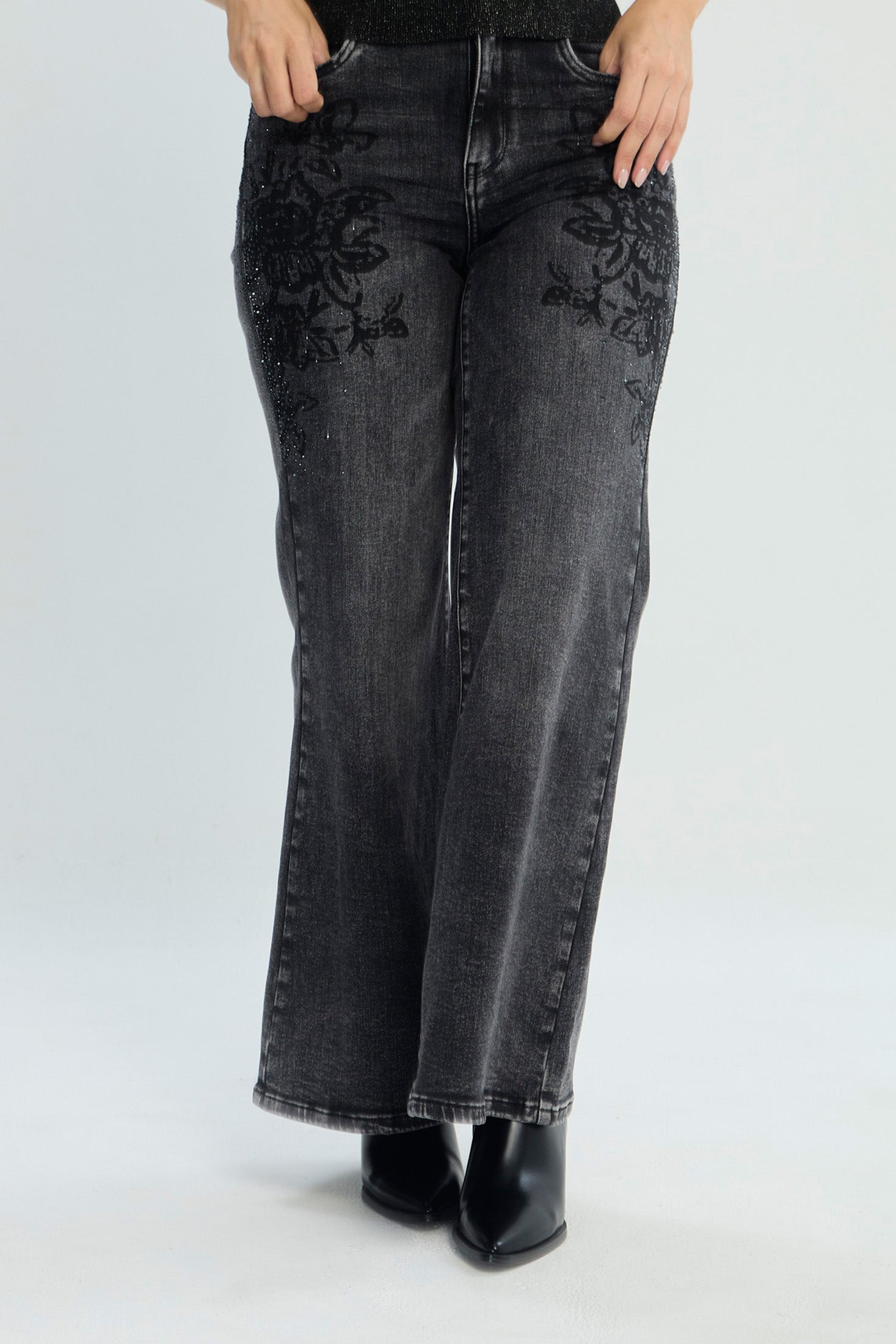 Jean Detalles de Flores con Piedras NEW