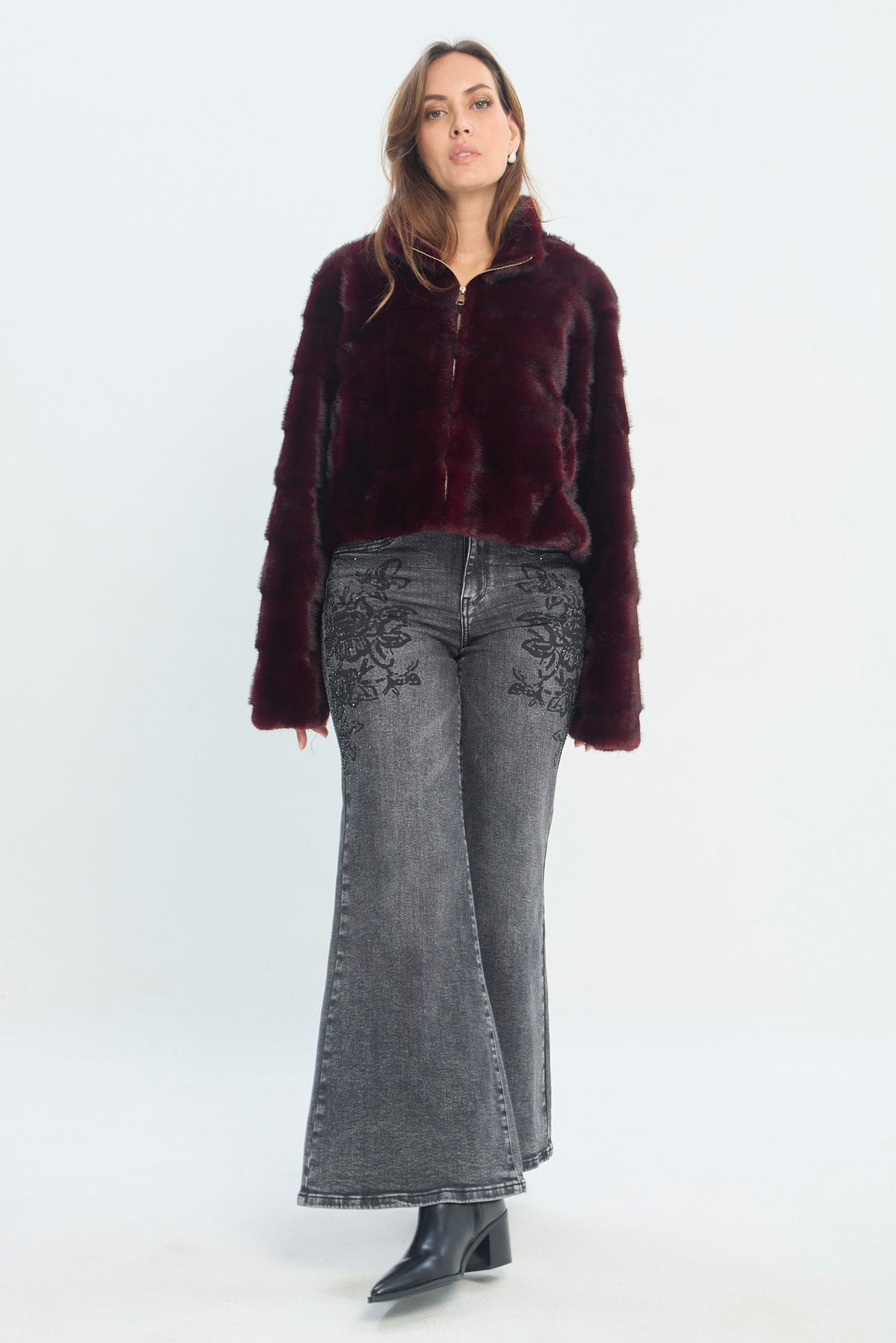 Jean Detalles de Flores con Piedras NEW