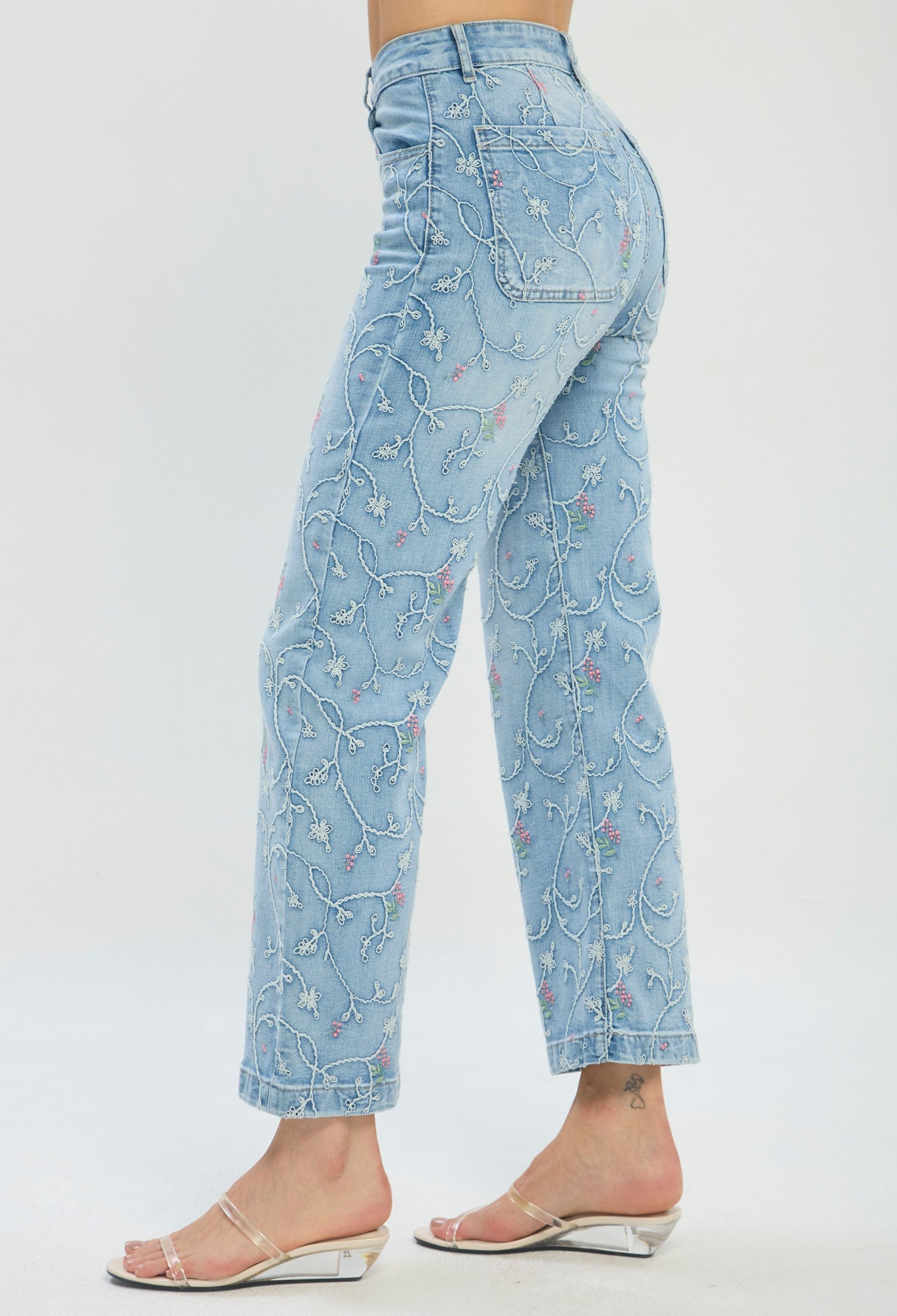 Jean recto azul claro bordado floral BYBLA - vista 2